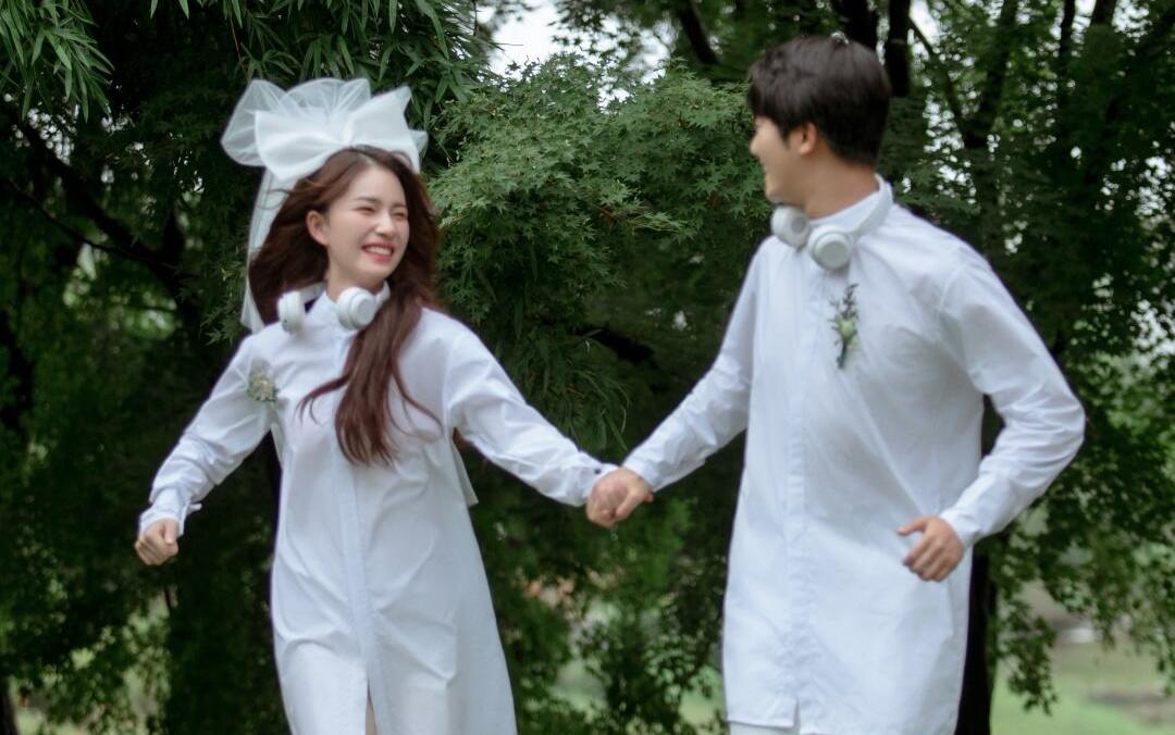 看了好几遍还是好喜欢的草坪森系婚纱照🌿