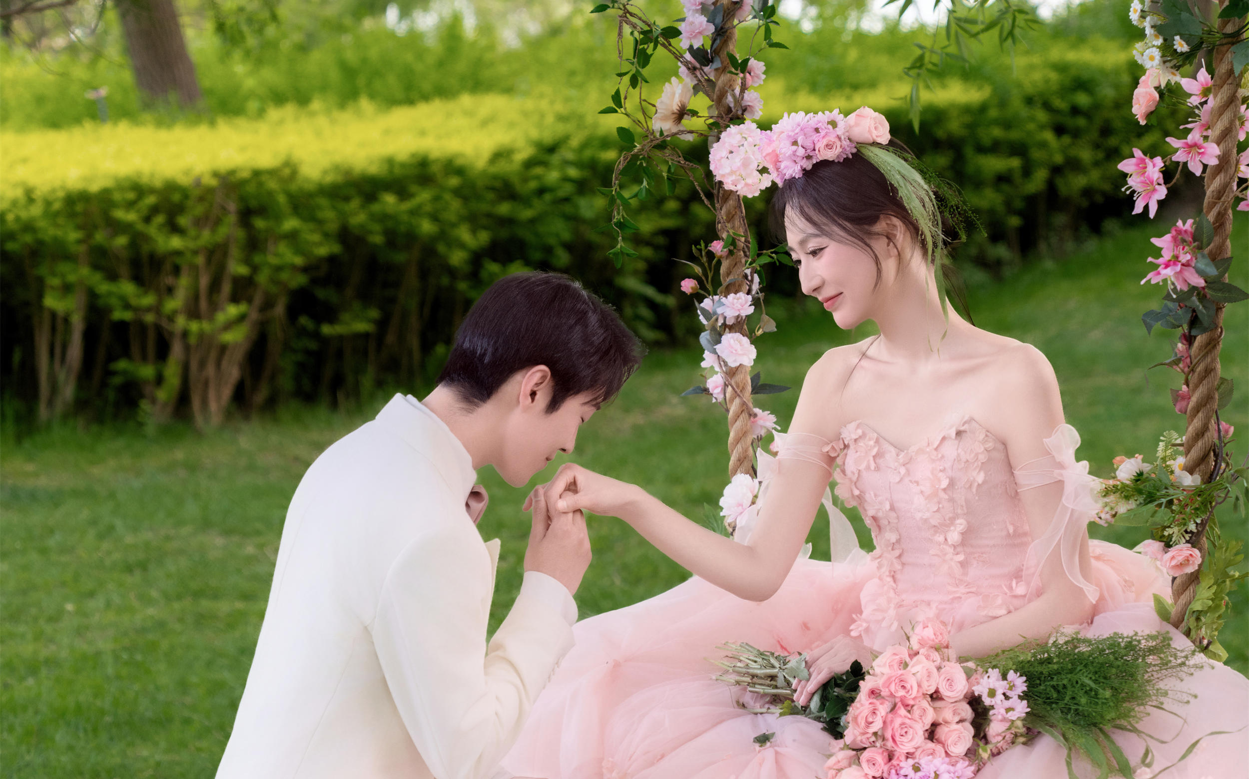 全网爆🔥的花神秋千婚纱照❗️冲鸭冲鸭