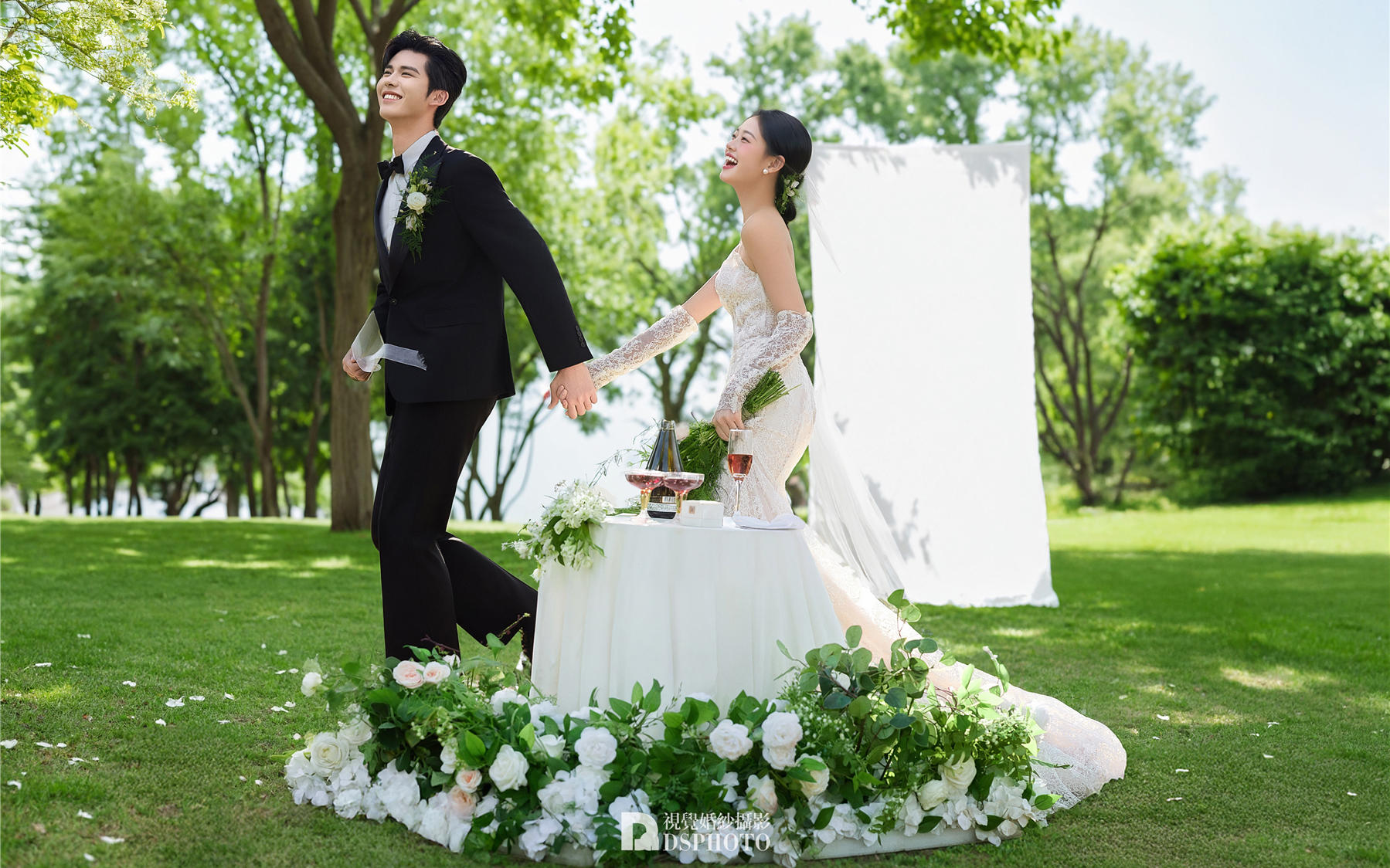 ??草坪婚紗照｜在春天辦一場(chǎng)屬于自己的婚禮