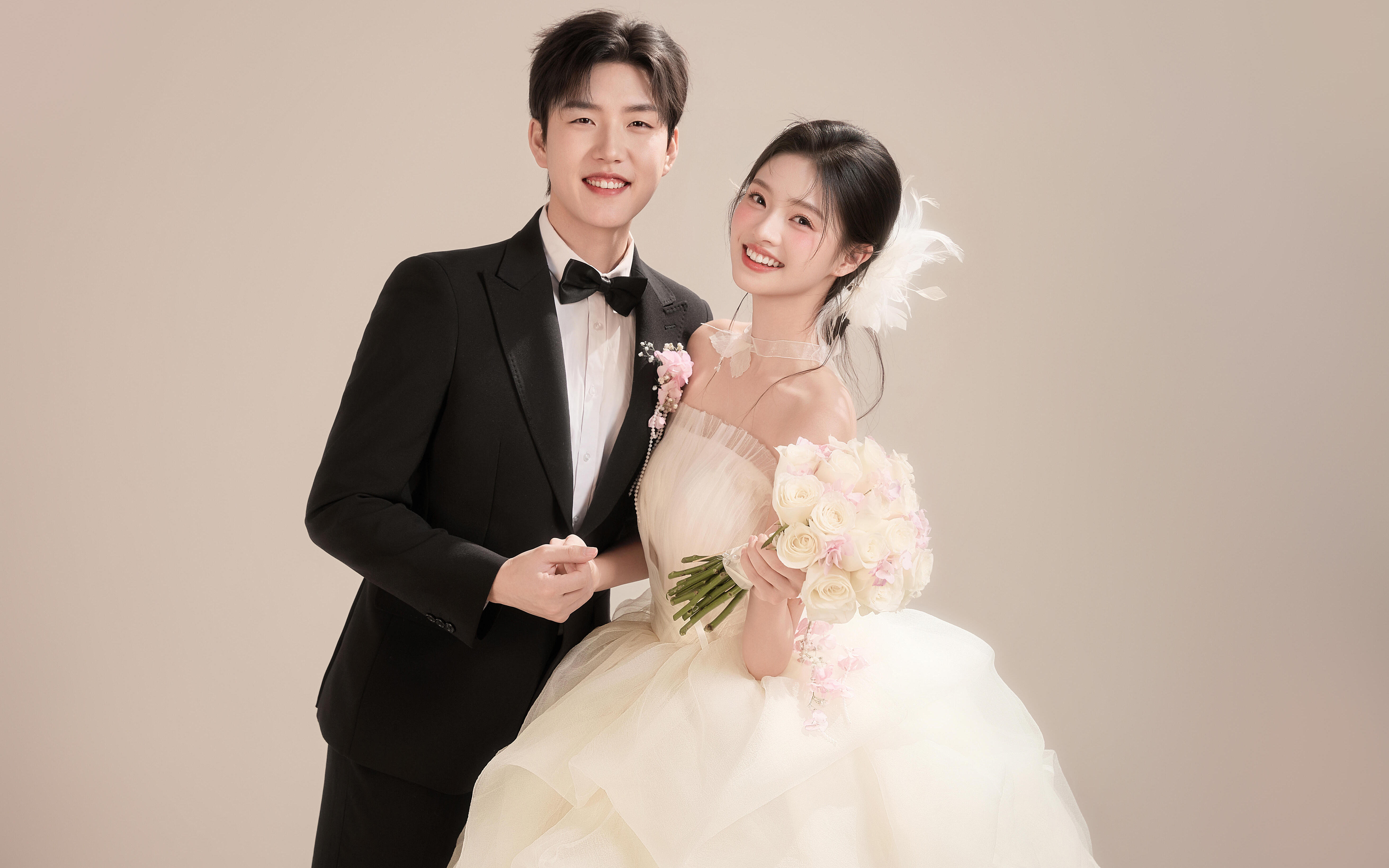 怎么会不心动呢！超甜的室内光影婚纱照