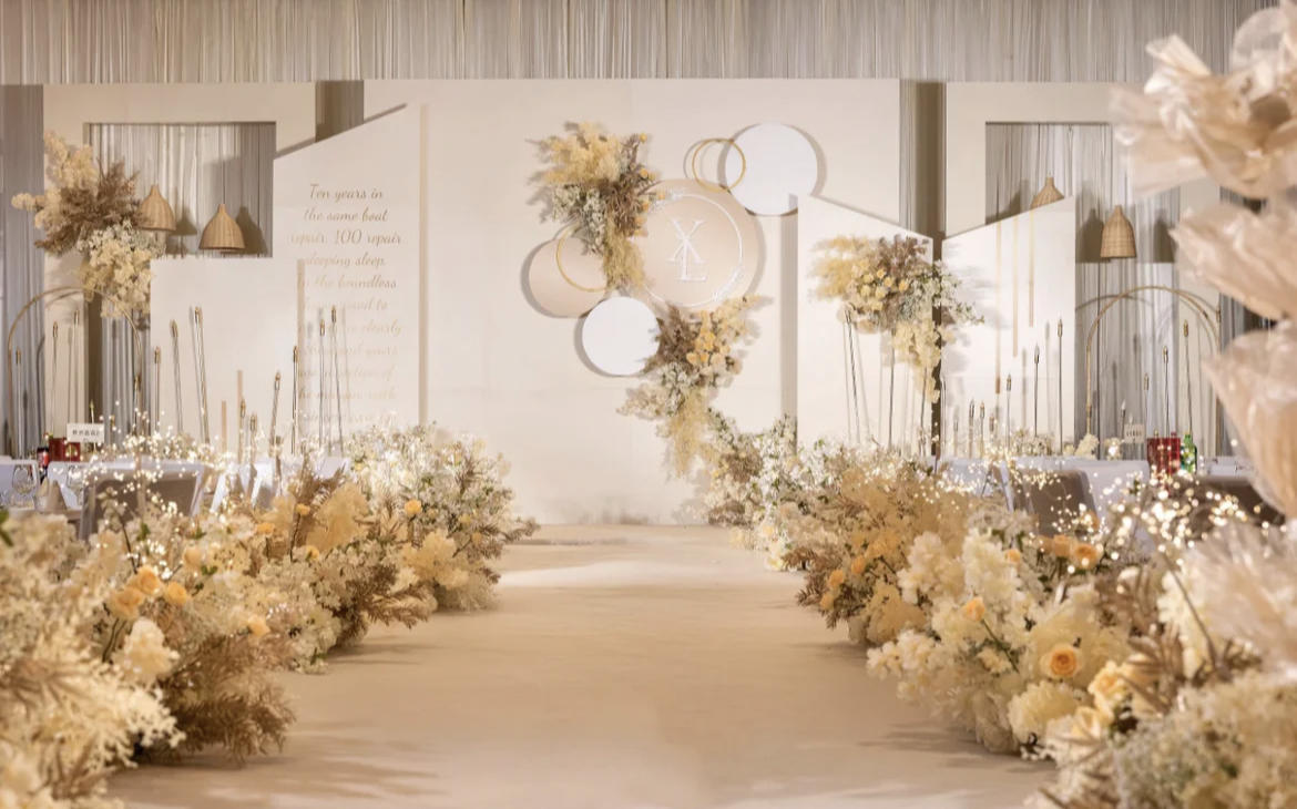 小预算大效果｜香槟暖色调婚礼｜主持+婚纱免租