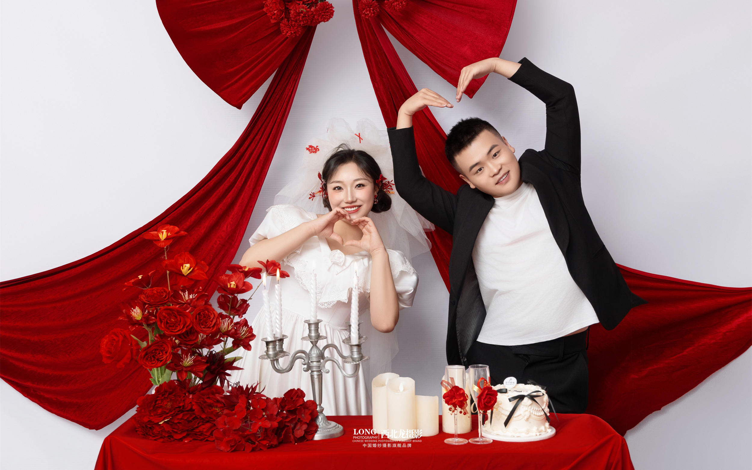 復(fù)古紅絲絨婚紗照，中式浪漫直接封神?