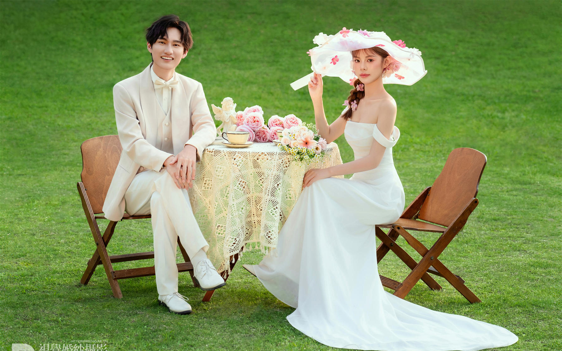 【D视觉摄影】婚纱照模板！在草坪上拍出爱情文艺片