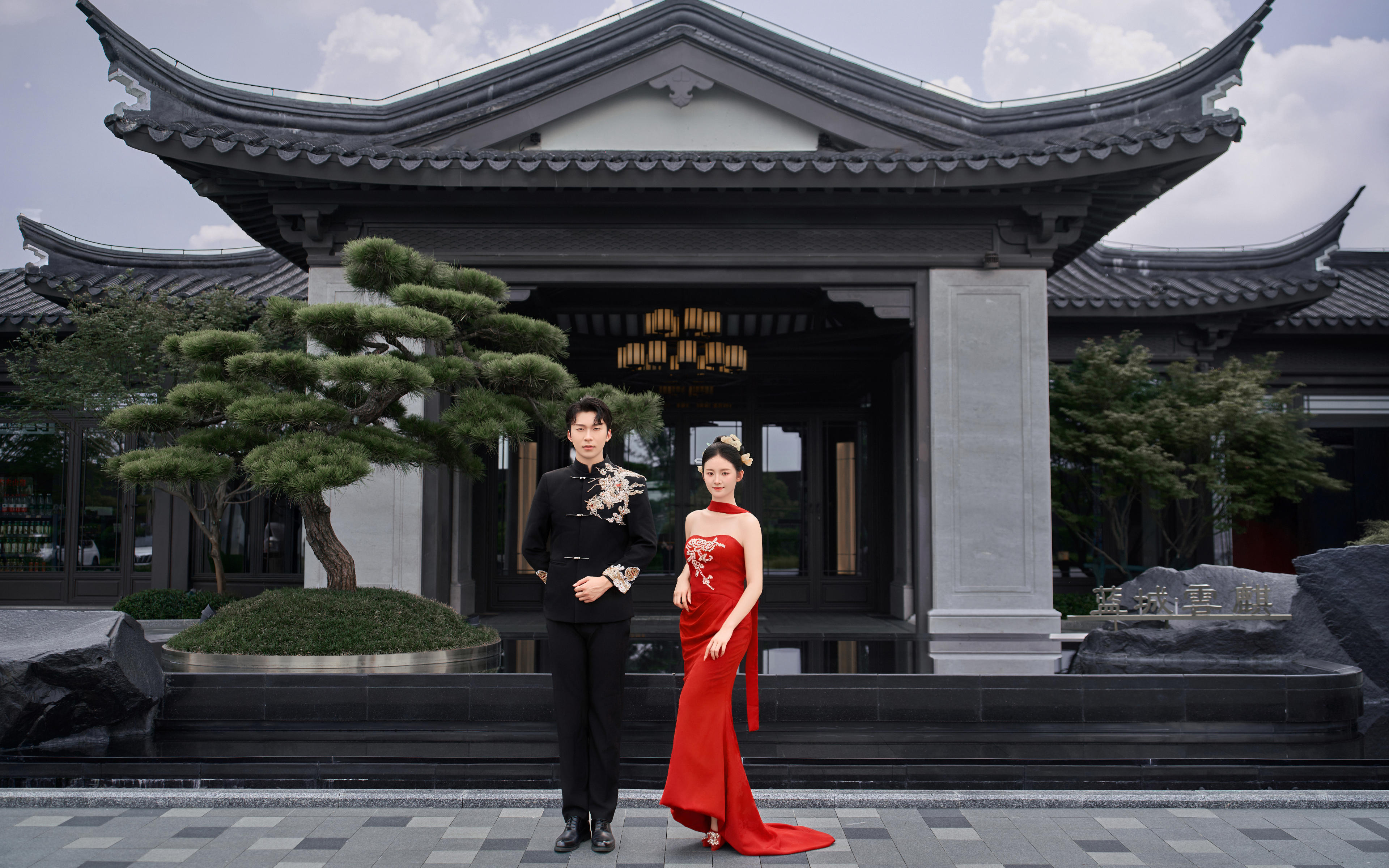 红韵东方/美出圈的新中式园林婚纱照