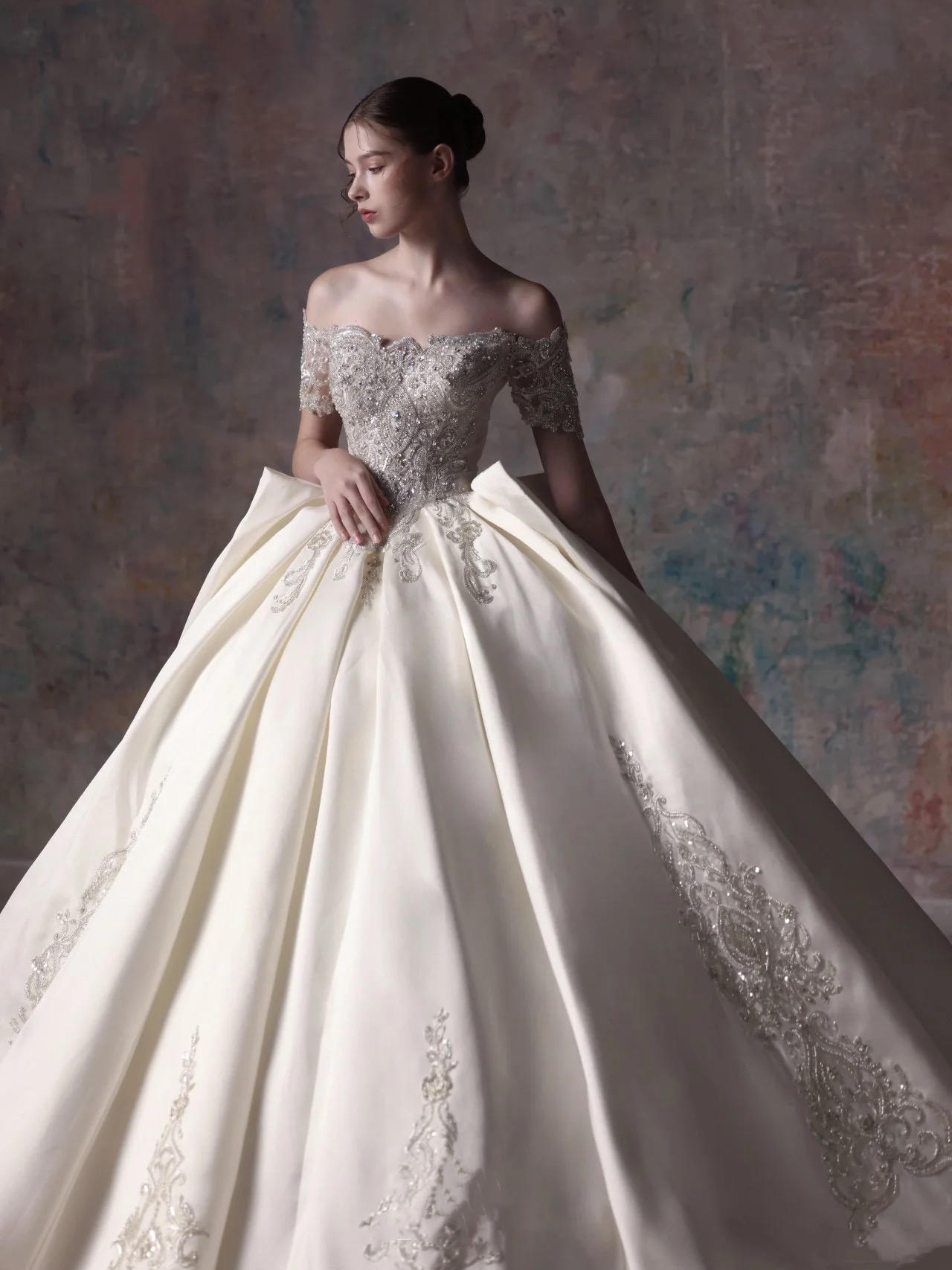 吉娜奢华缎面重工主纱