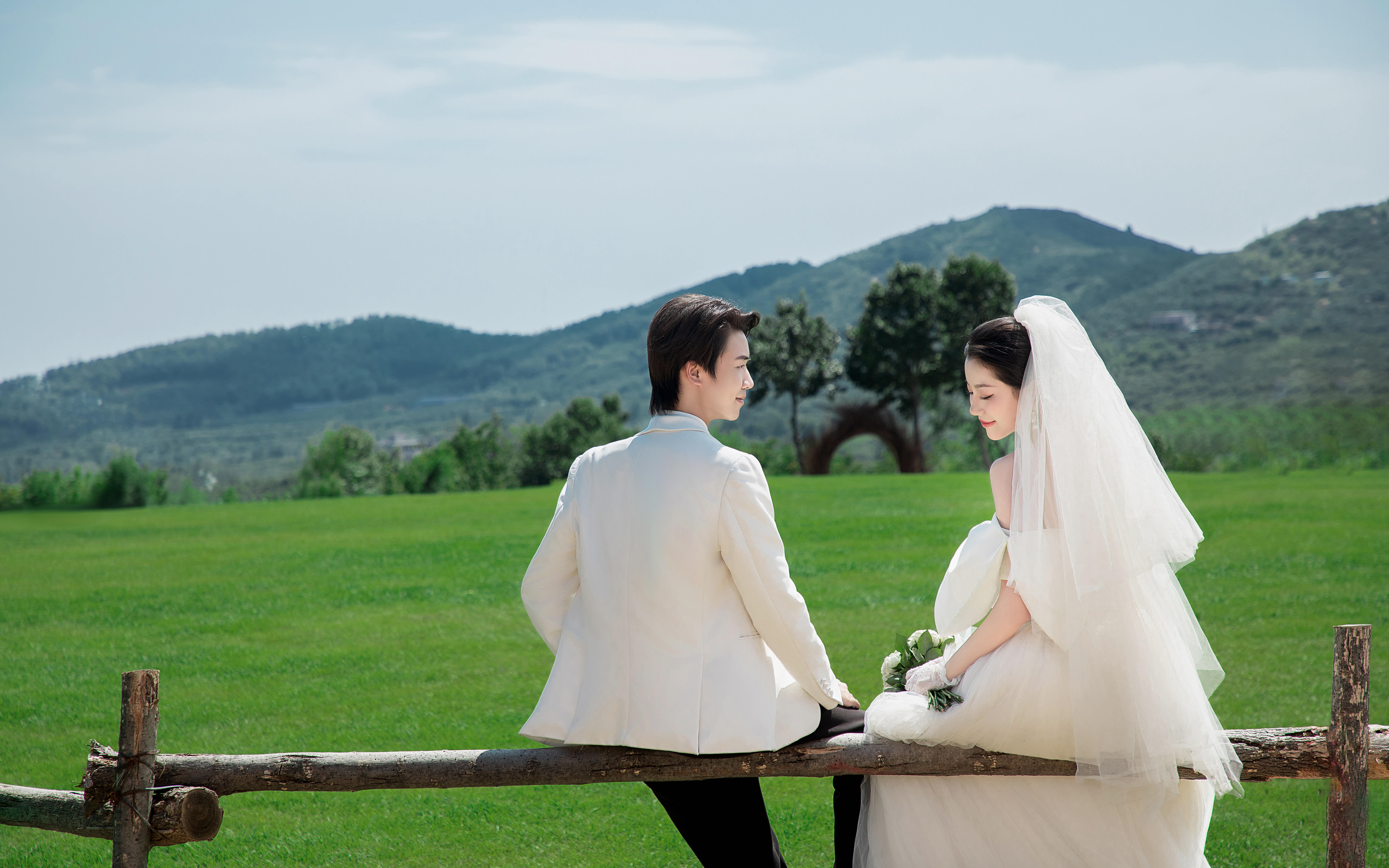 薇薇攝影美學(xué) | 草坪婚紗照
