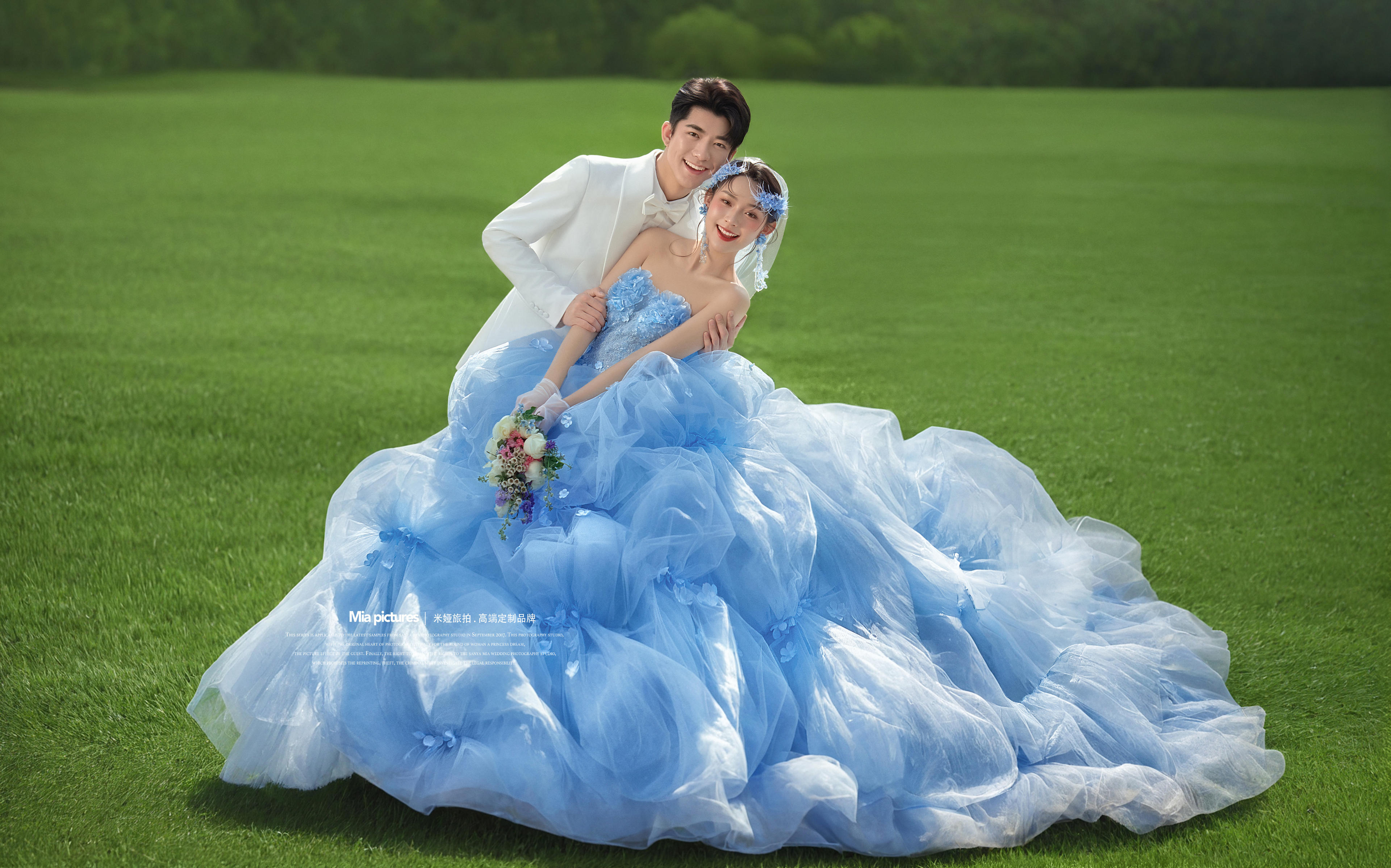 爱神眷顾🌿草坪上的梦幻婚纱照✨