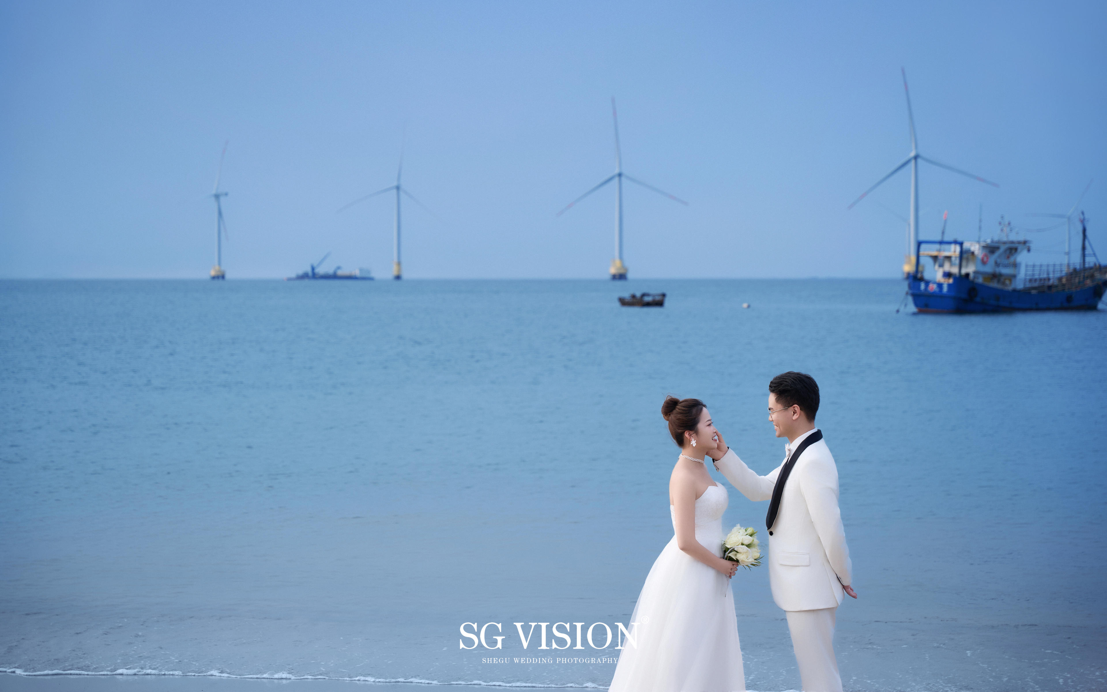 海景婚纱照💙“今日宜：看海 拥抱 相爱