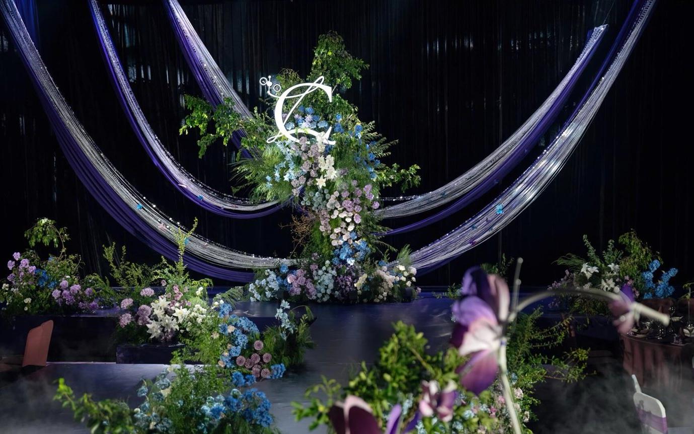 蝶影幽紫，森然靜美