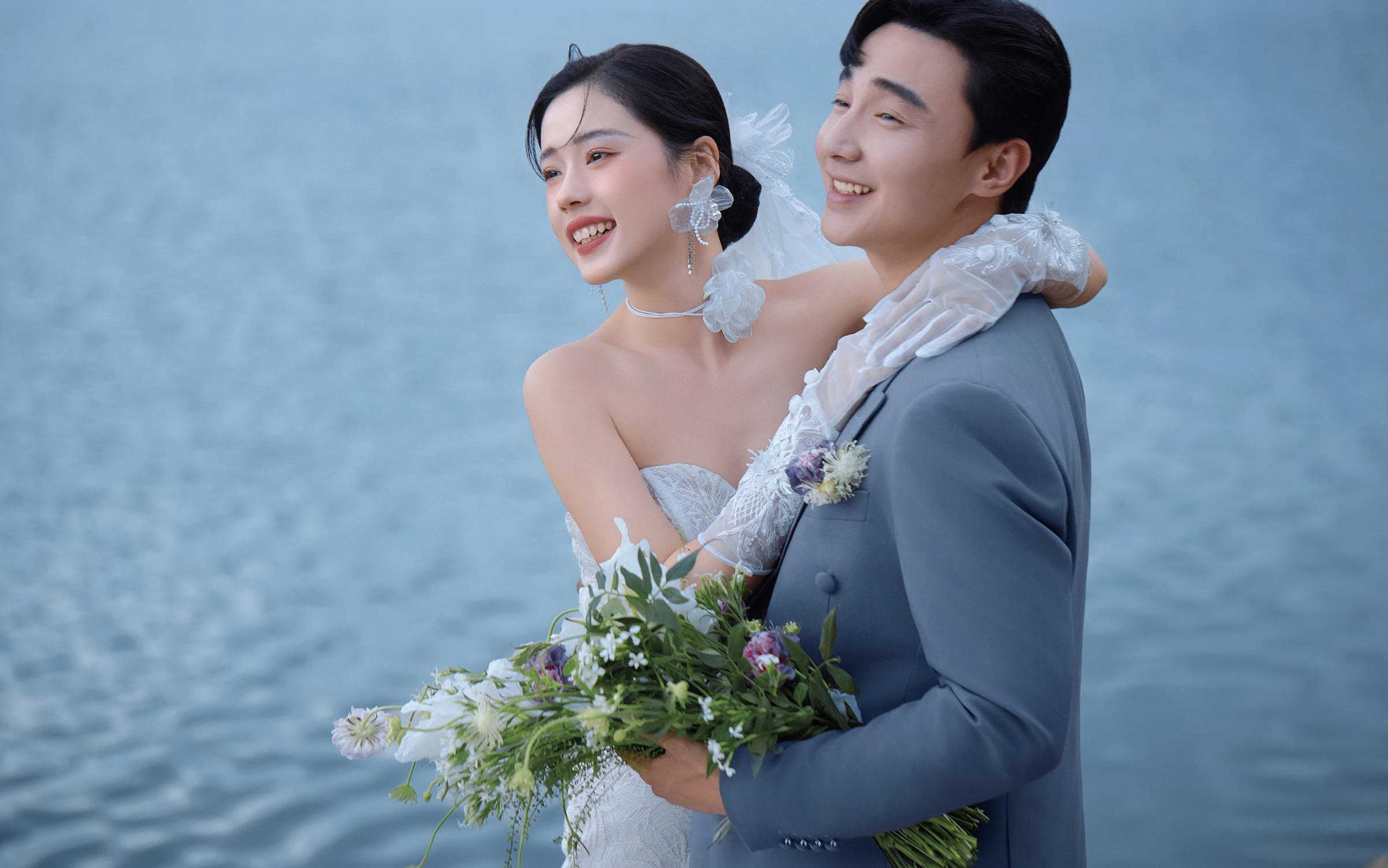 浪花拍岸做bgm，拍一組有溫度的海景婚紗照