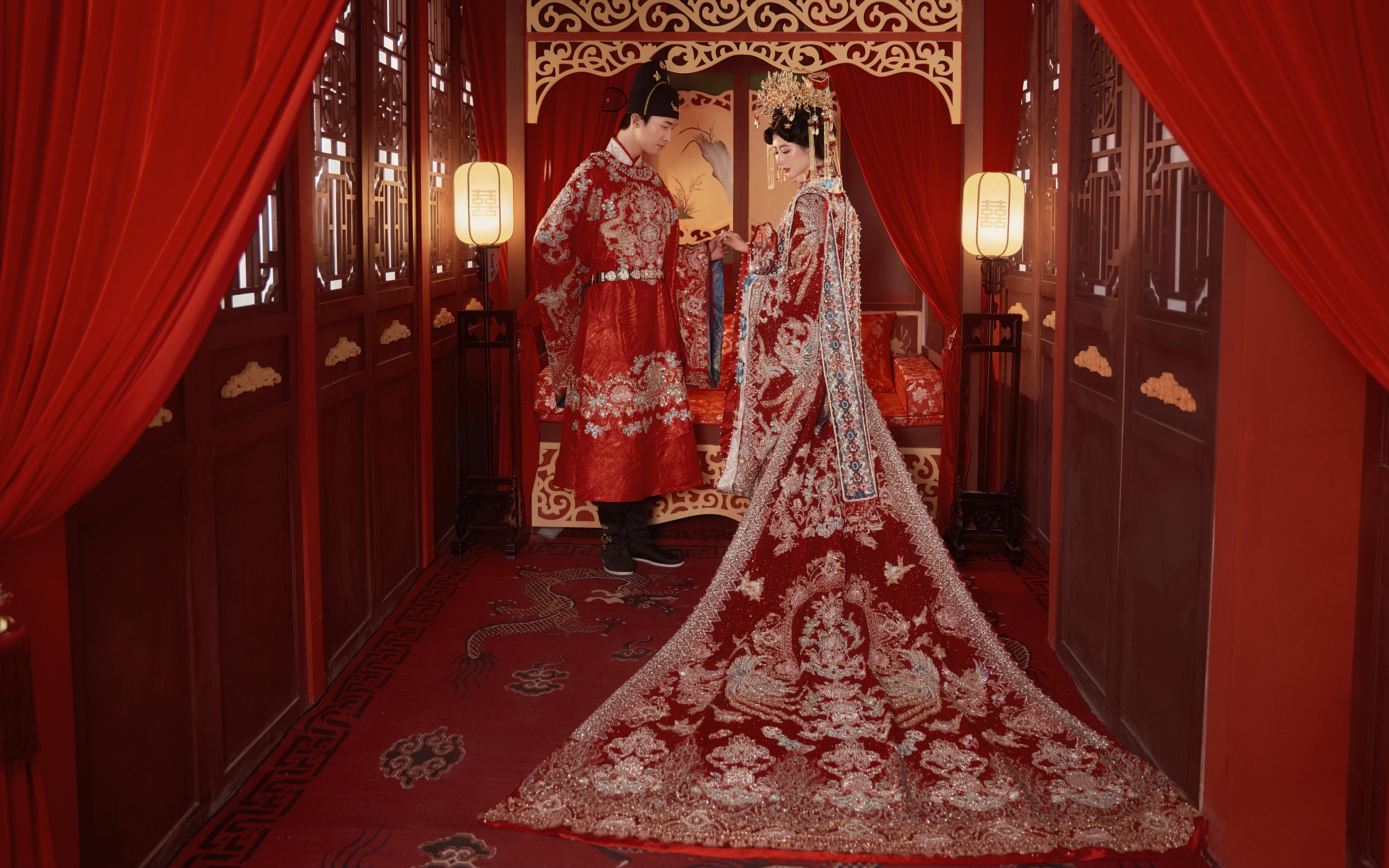 端庄汉服婚纱照凤冠霞披是我的诚意