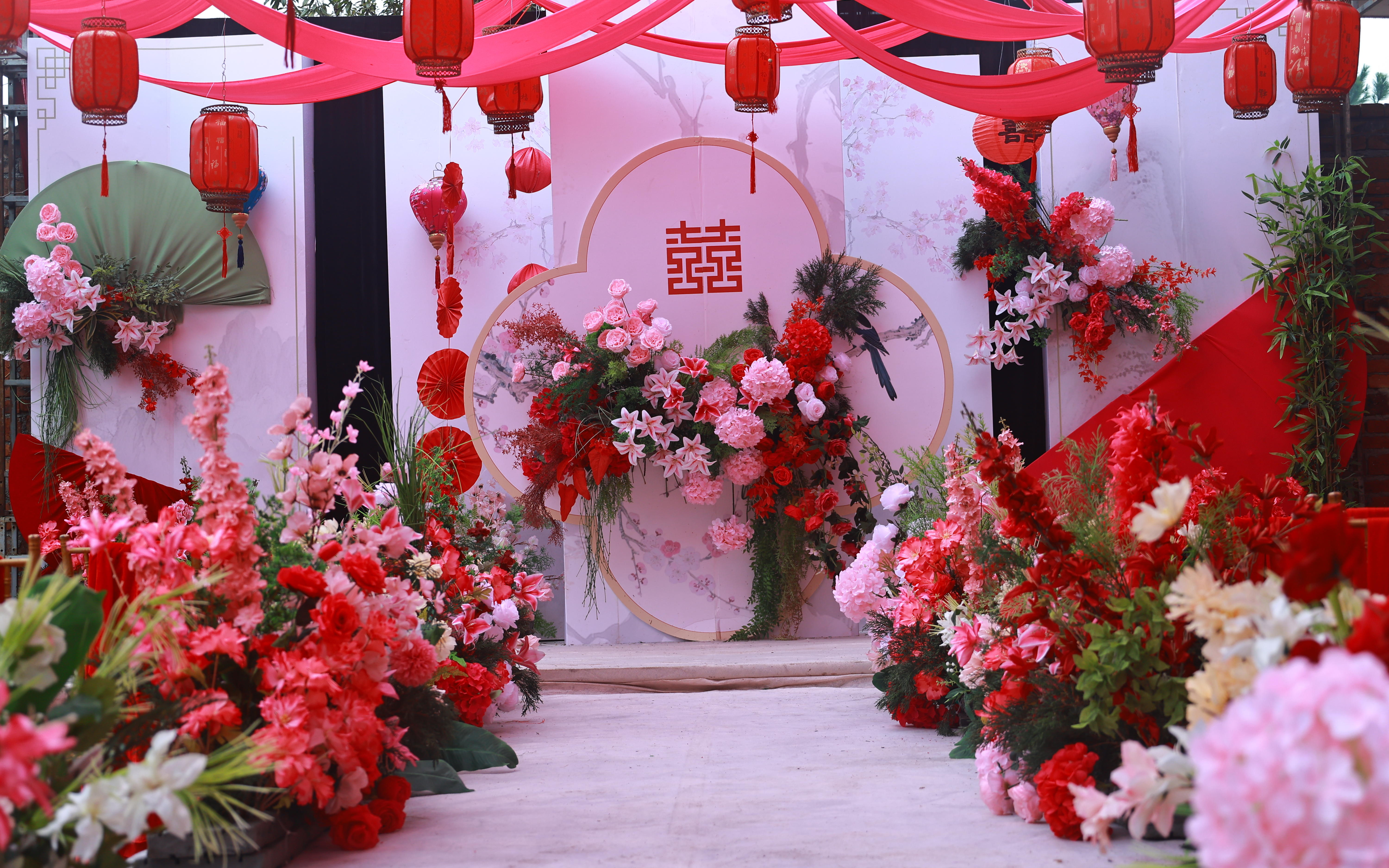 緋幔庭序 | 玫紅新中式鄉(xiāng)村戶外婚禮