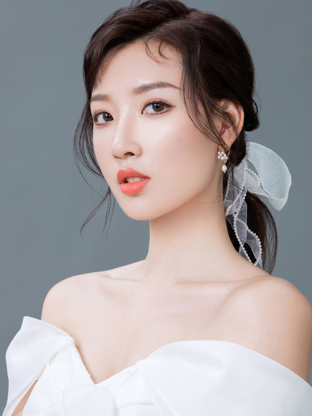 资深化妆师省内武汉周边新娘跟妆午宴提供饰品全程跟