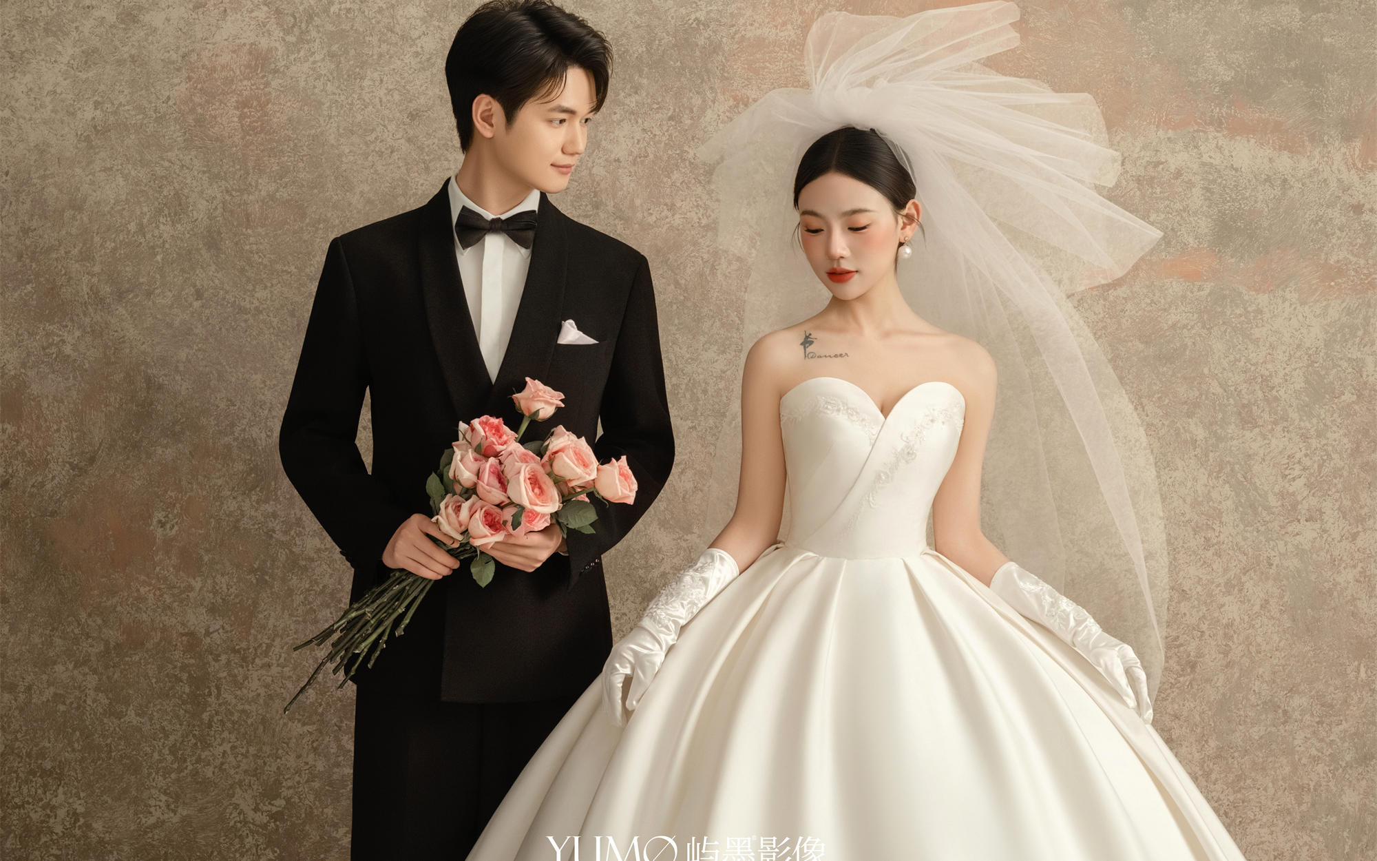 復(fù)古油畫婚紗照｜優(yōu)雅與深情共生