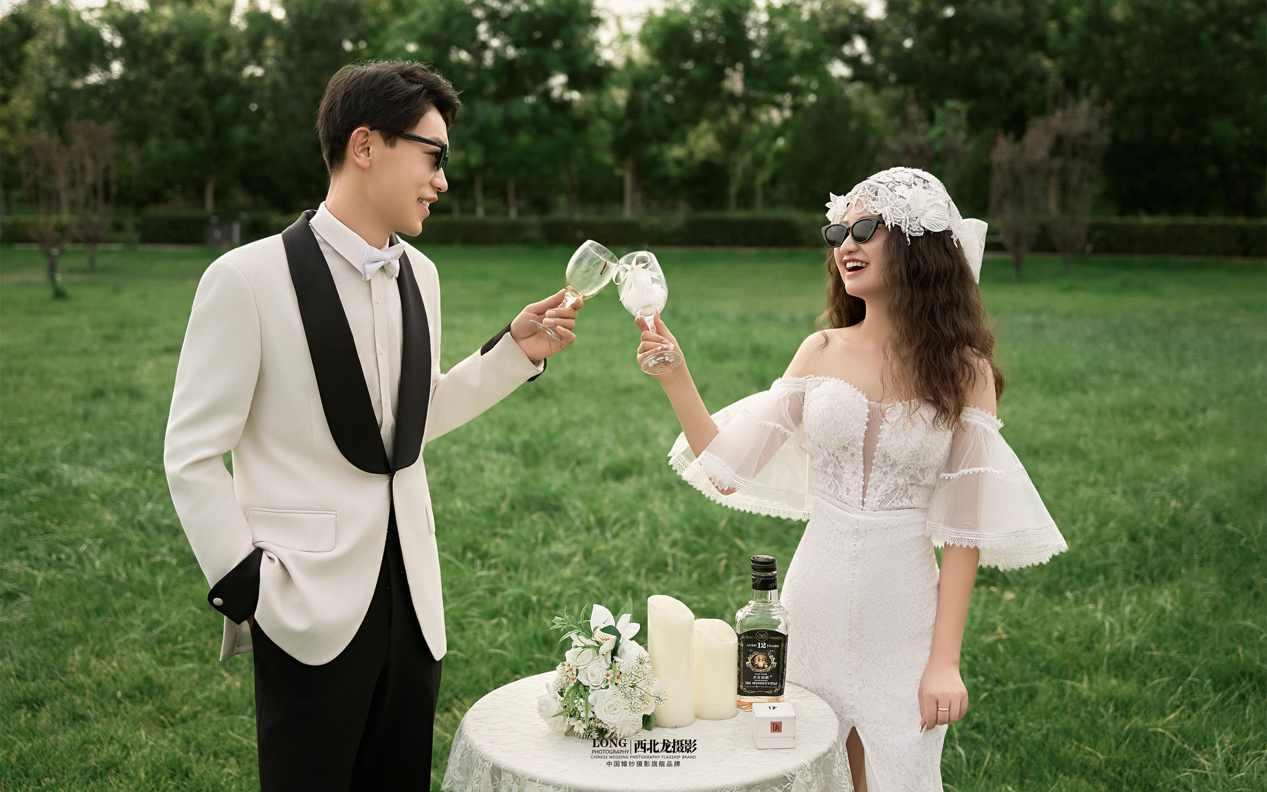 00后必拍草坪婚纱照💞不爱端庄爱自由