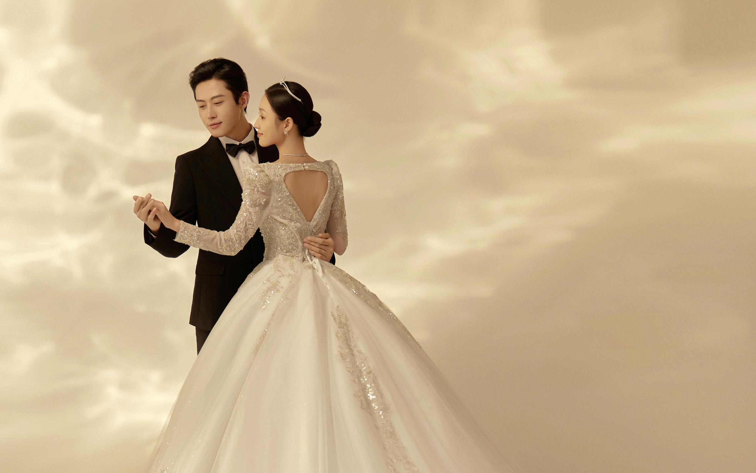 光知道，有多愛(ài)你	會(huì)說(shuō)話的光影婚紗照!  