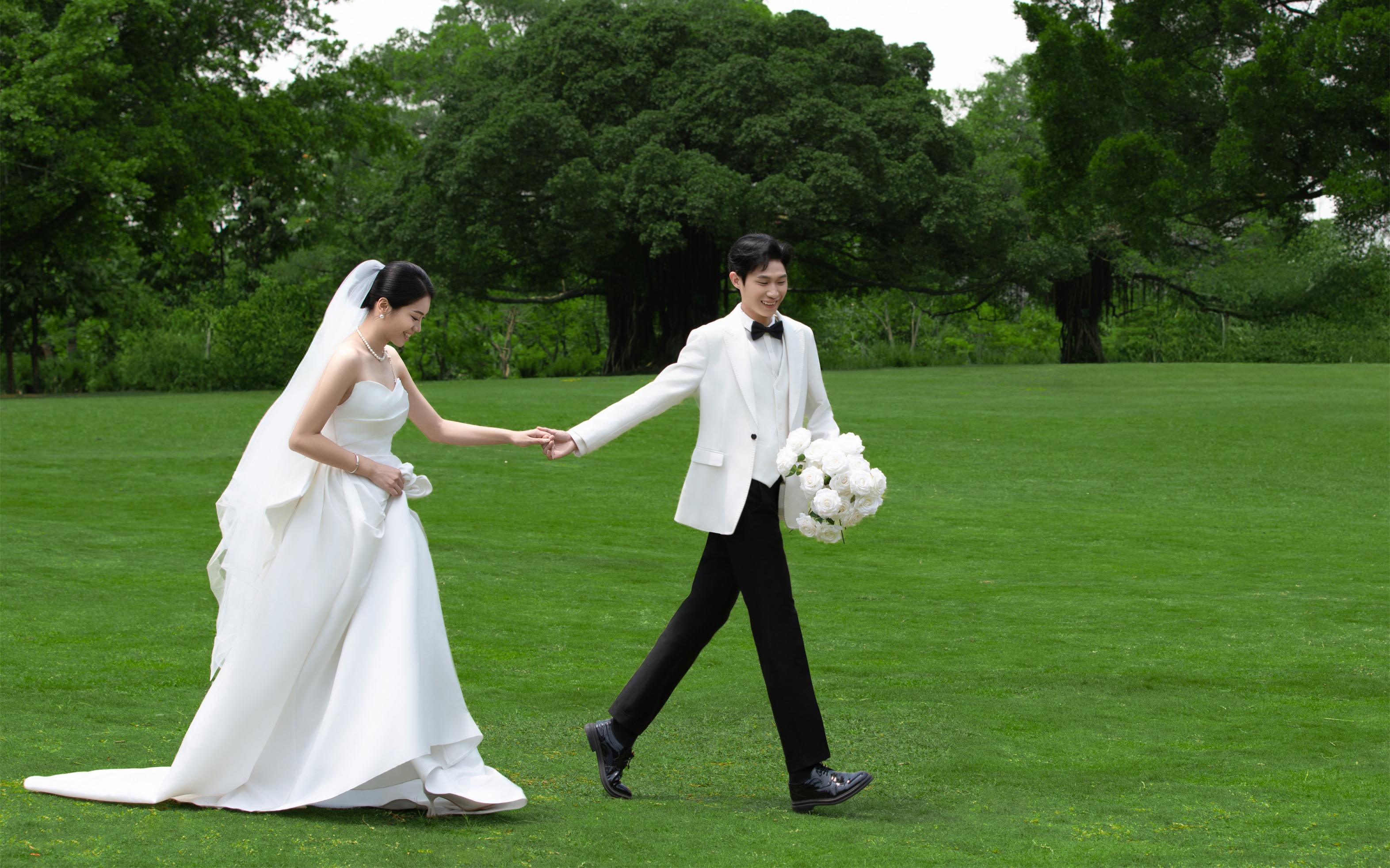 森系婚紗照客片｜在綠意中定格專(zhuān)屬浪漫