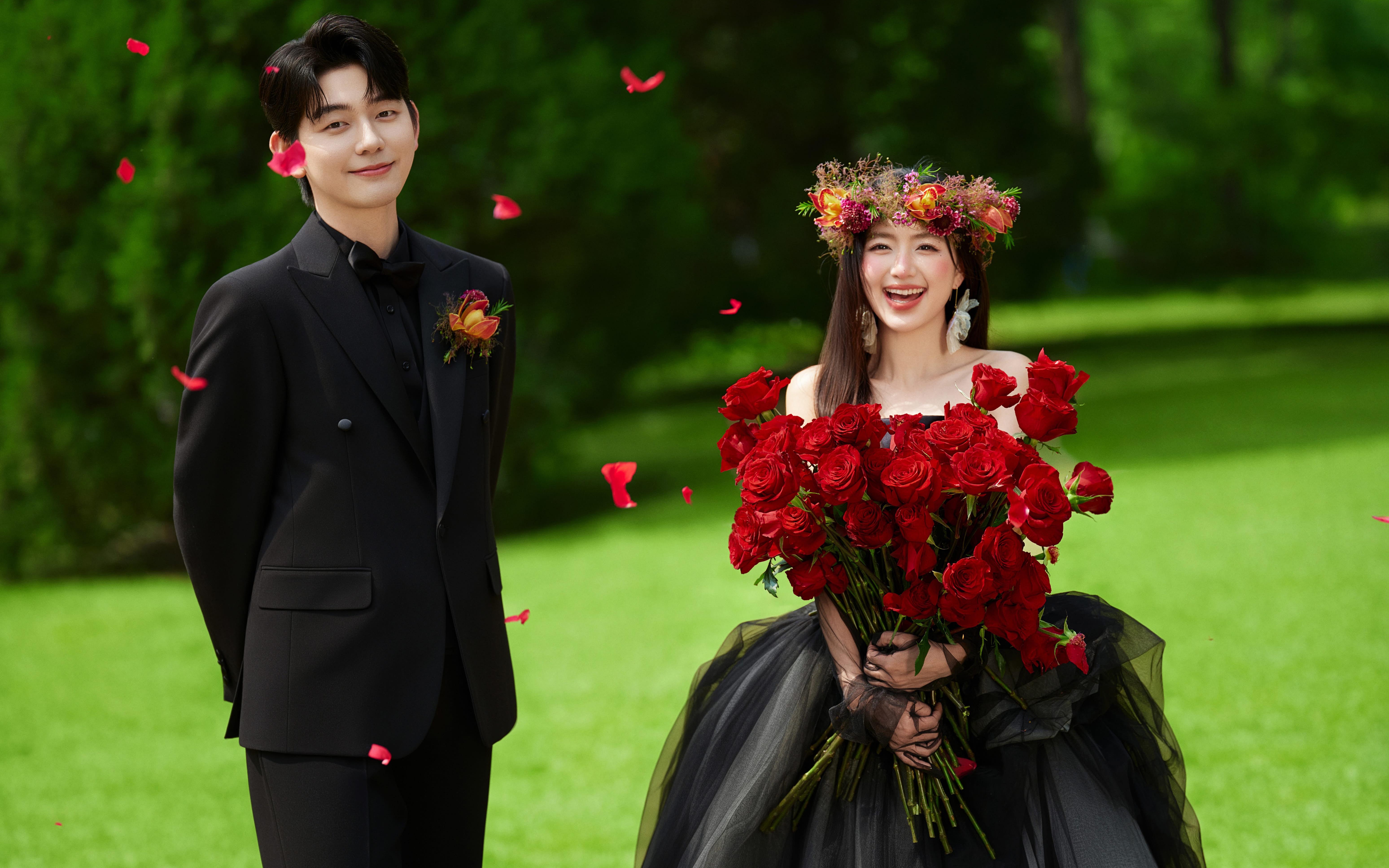 太哇塞啦！黑纱+草坪婚纱照朋友圈夸爆啦~🦋