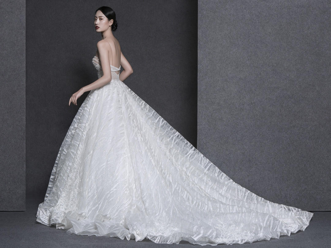 【店长推荐】超人气贝拉新店婚服三件组合