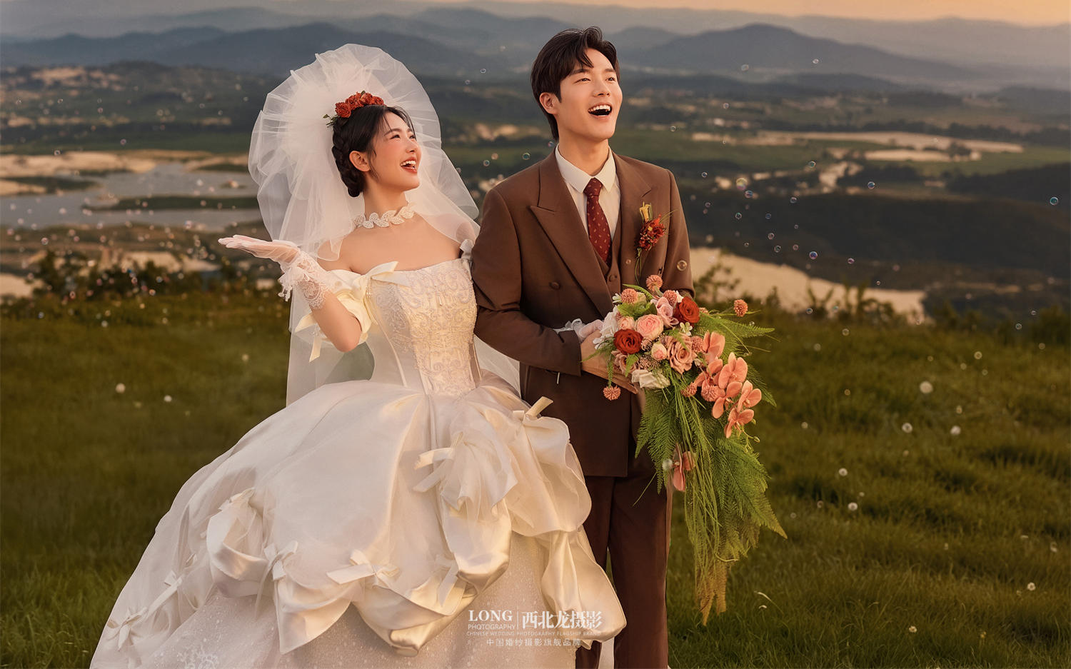 這一刻“愛在日落黃昏時”具象化??夕陽山野婚紗照