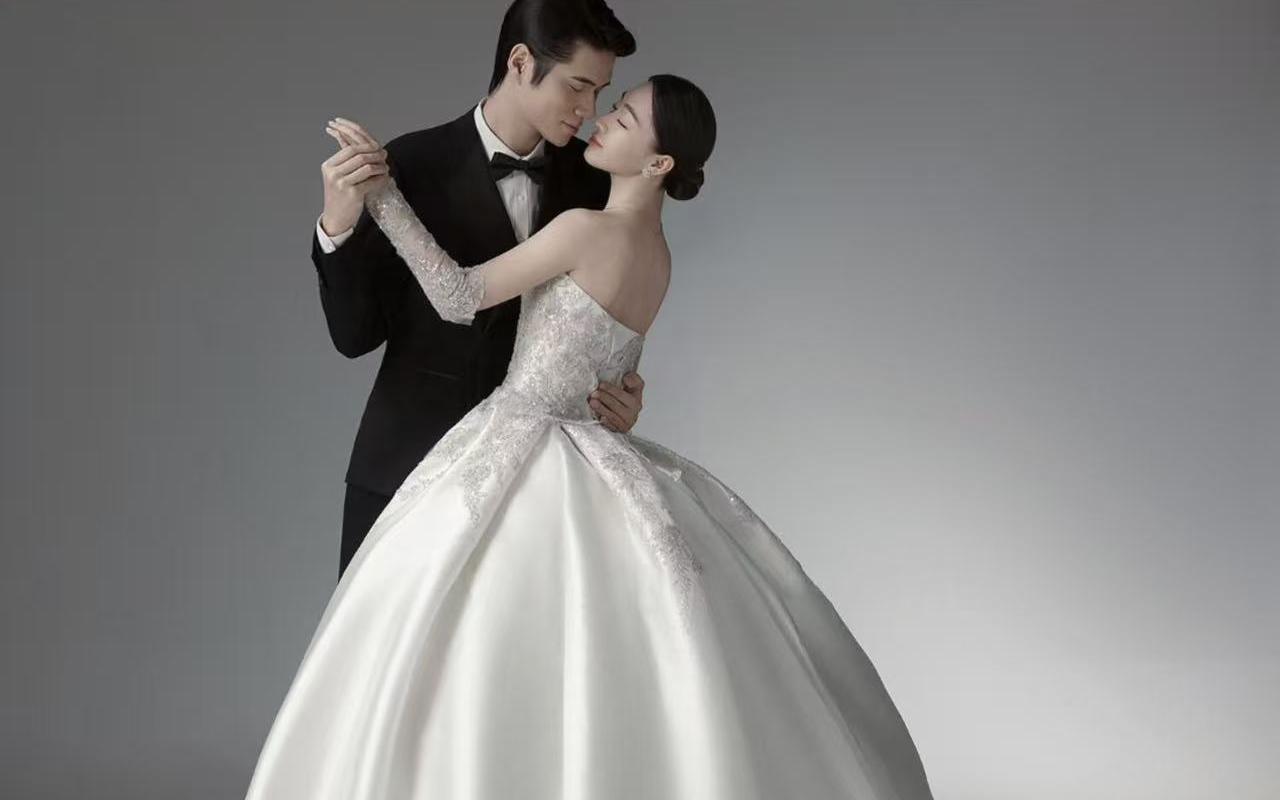 【婚纱照超出片的现代简约婚纱照】