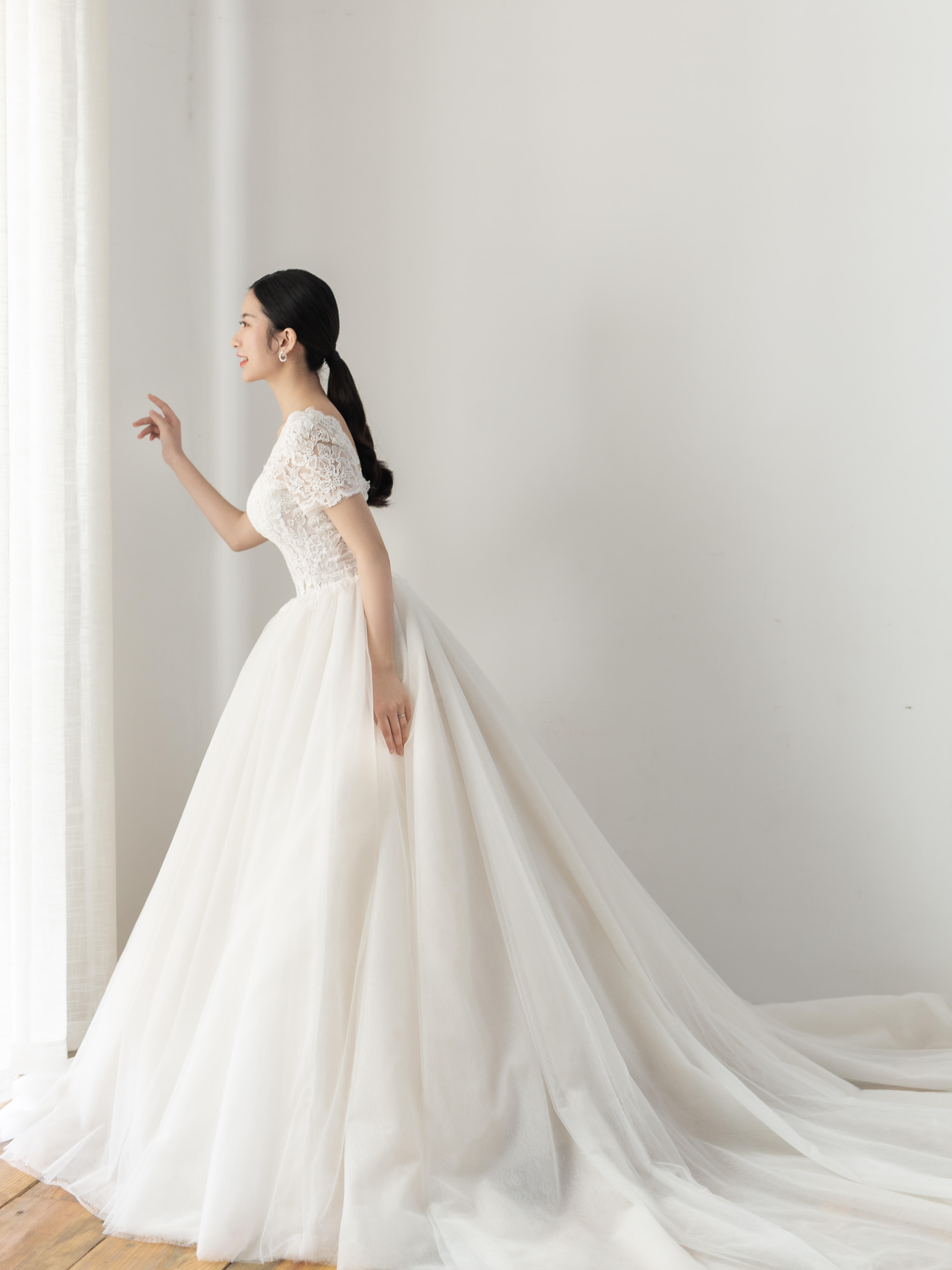 简约气质蕾丝V领小拖尾仪式纱＋中式嫁衣，超值套餐