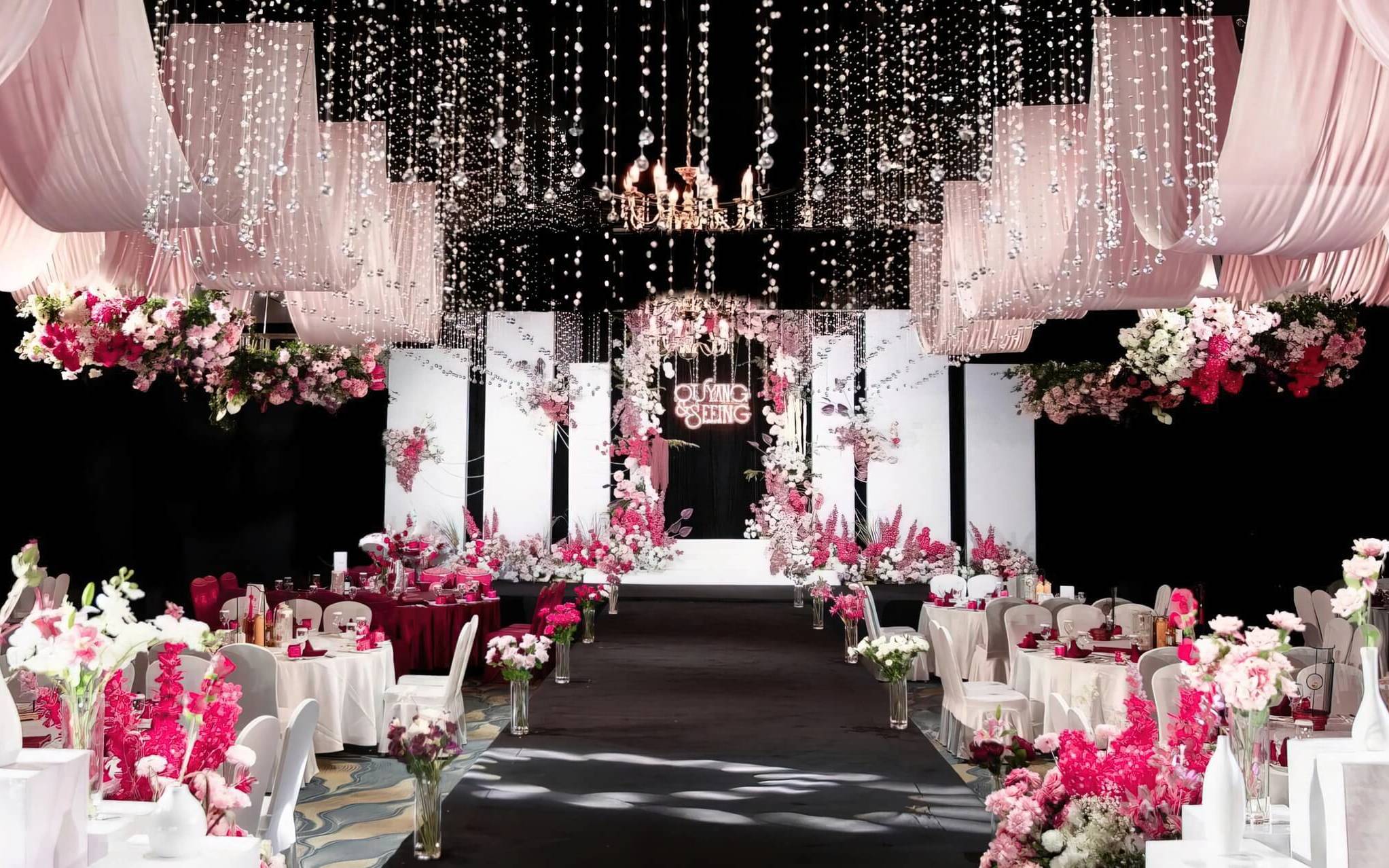 白粉韩式浪漫水晶吊顶婚礼