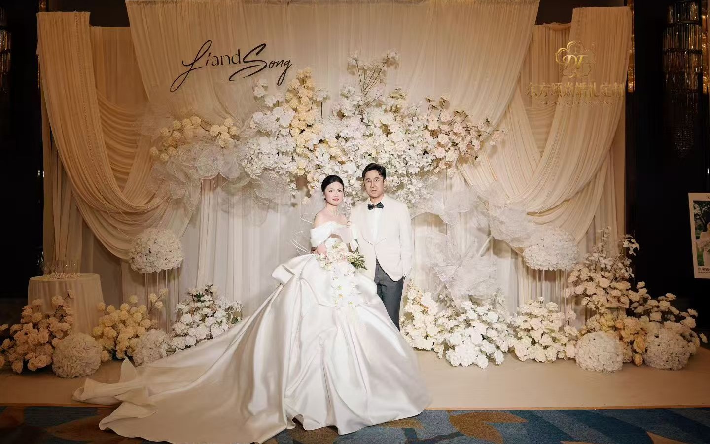 奶白布幔婚礼