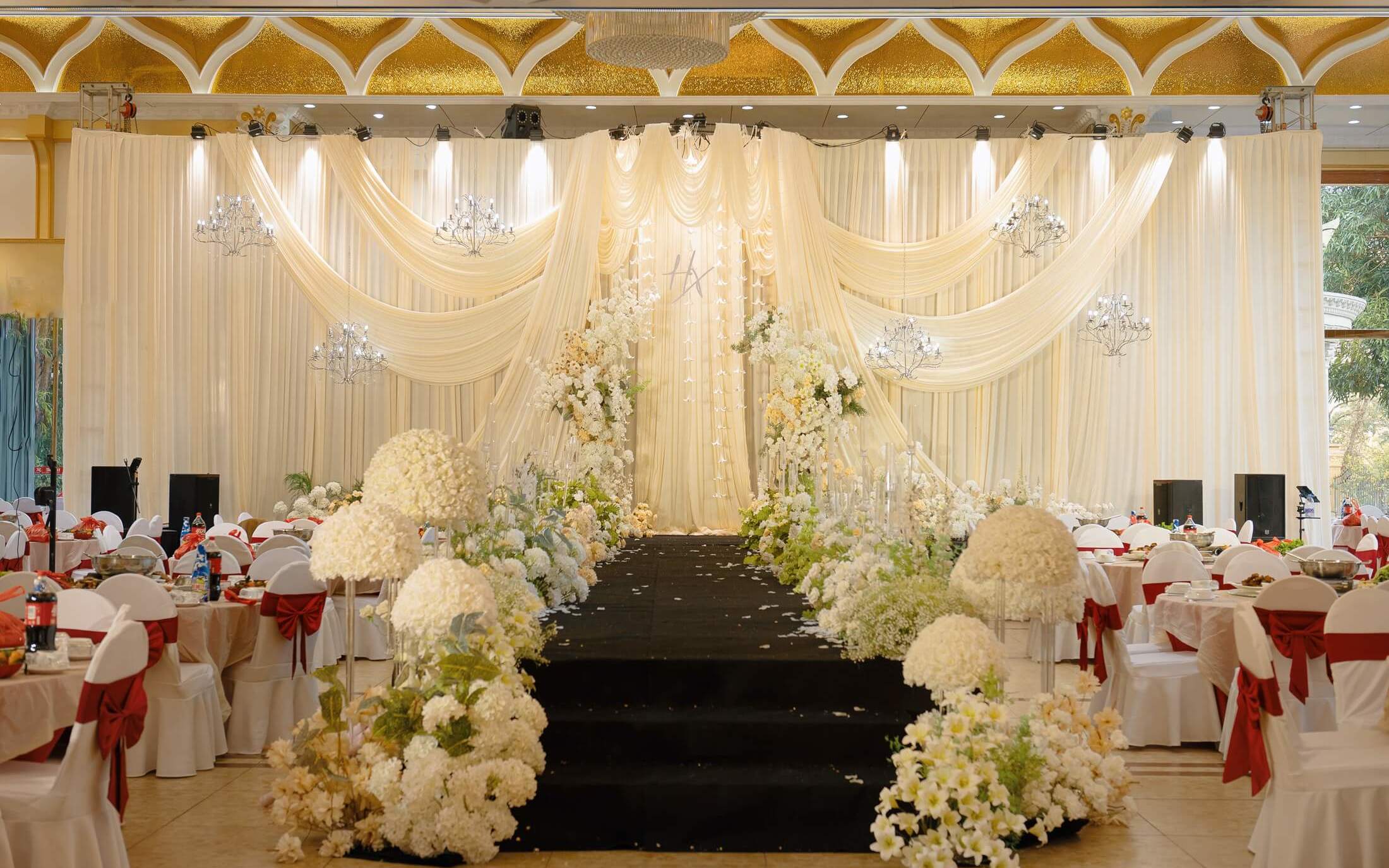 温柔香槟色韩系布幔婚礼