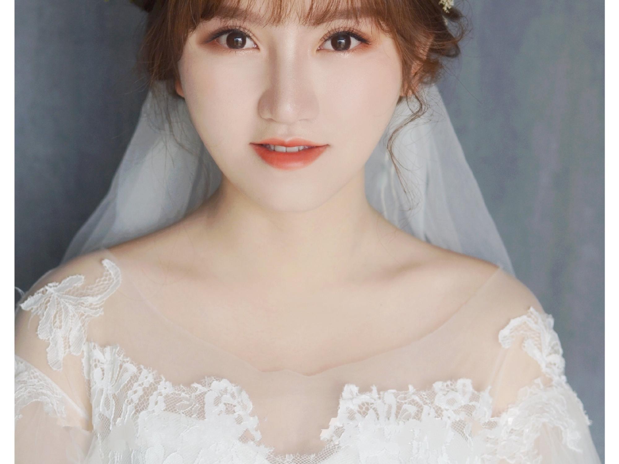 资深档全程跟妆唯美简约妆容 送伴娘及妈妈妆