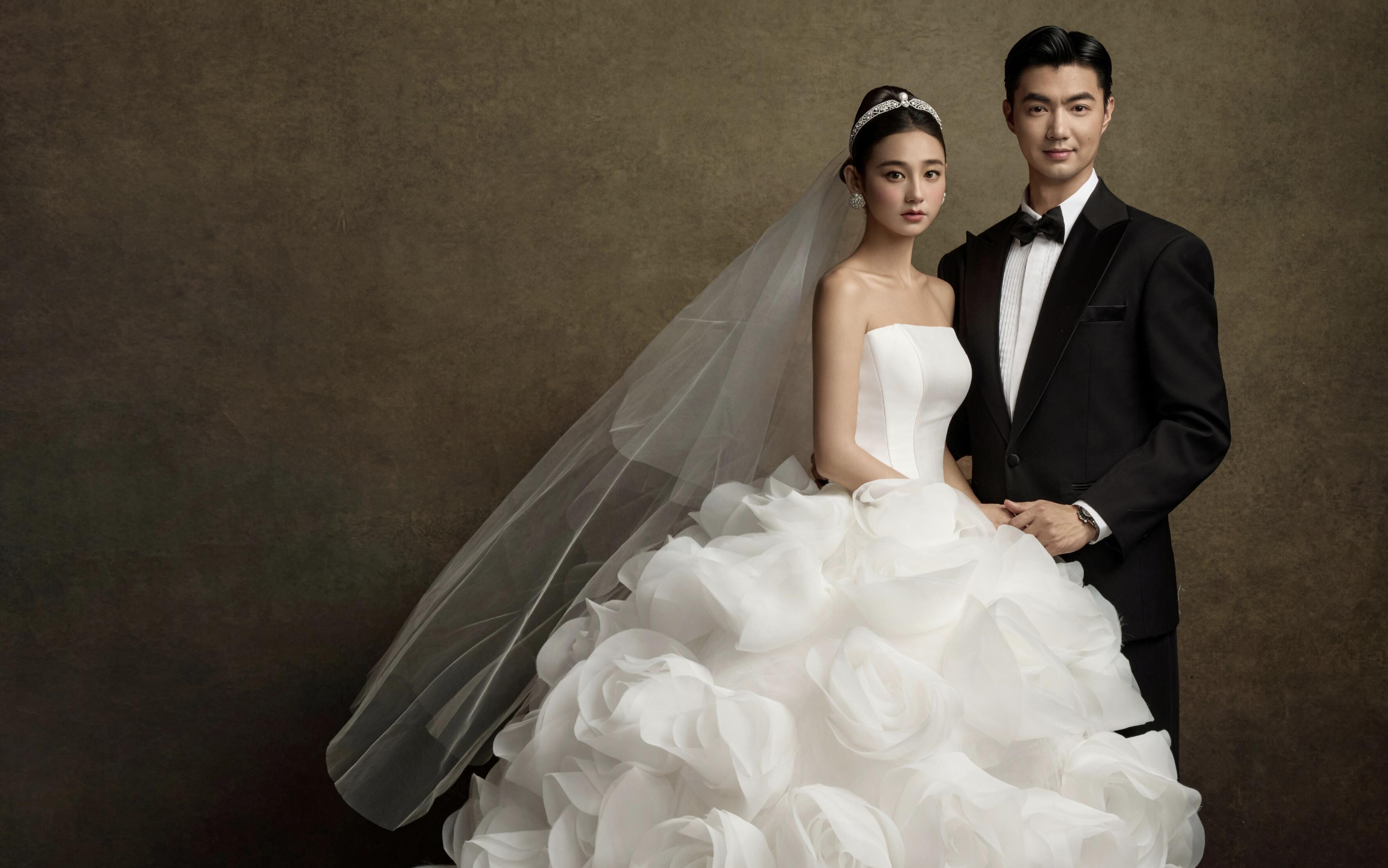 永远对复古油画婚纱照心动 小富婆天菜