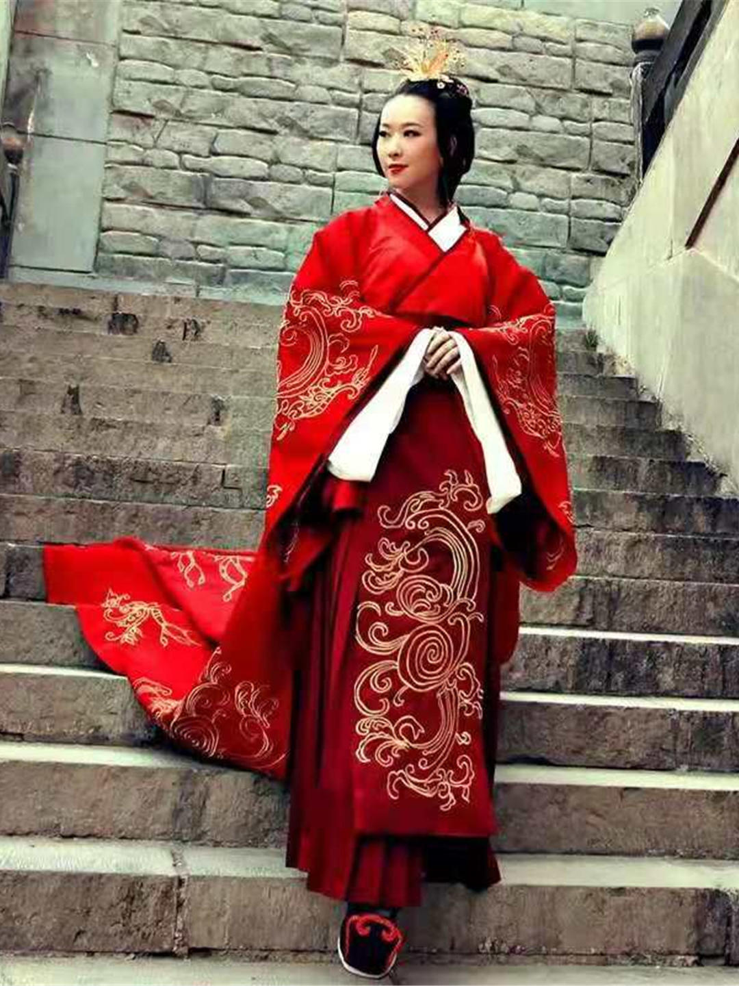 LOVE婚纱中式汉服 秀禾明星款租赁