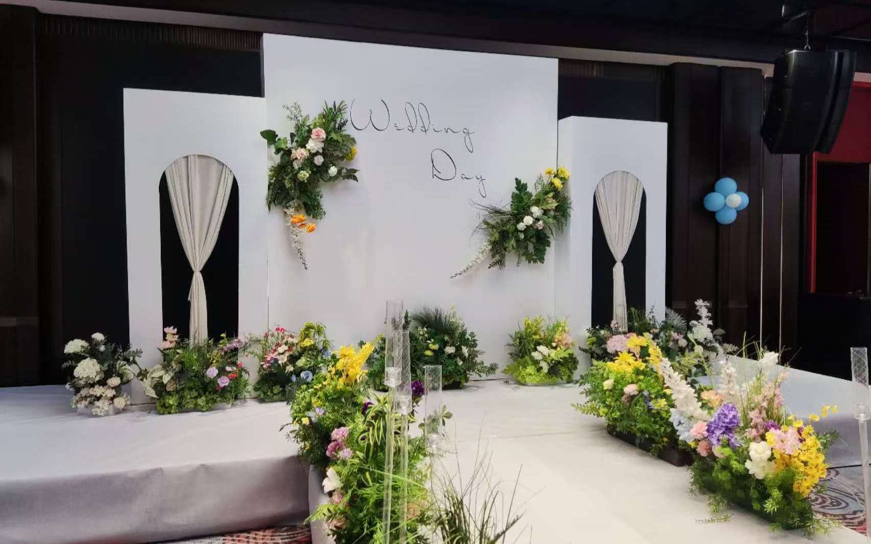 白绿交织，演绎温馨婚宴时刻