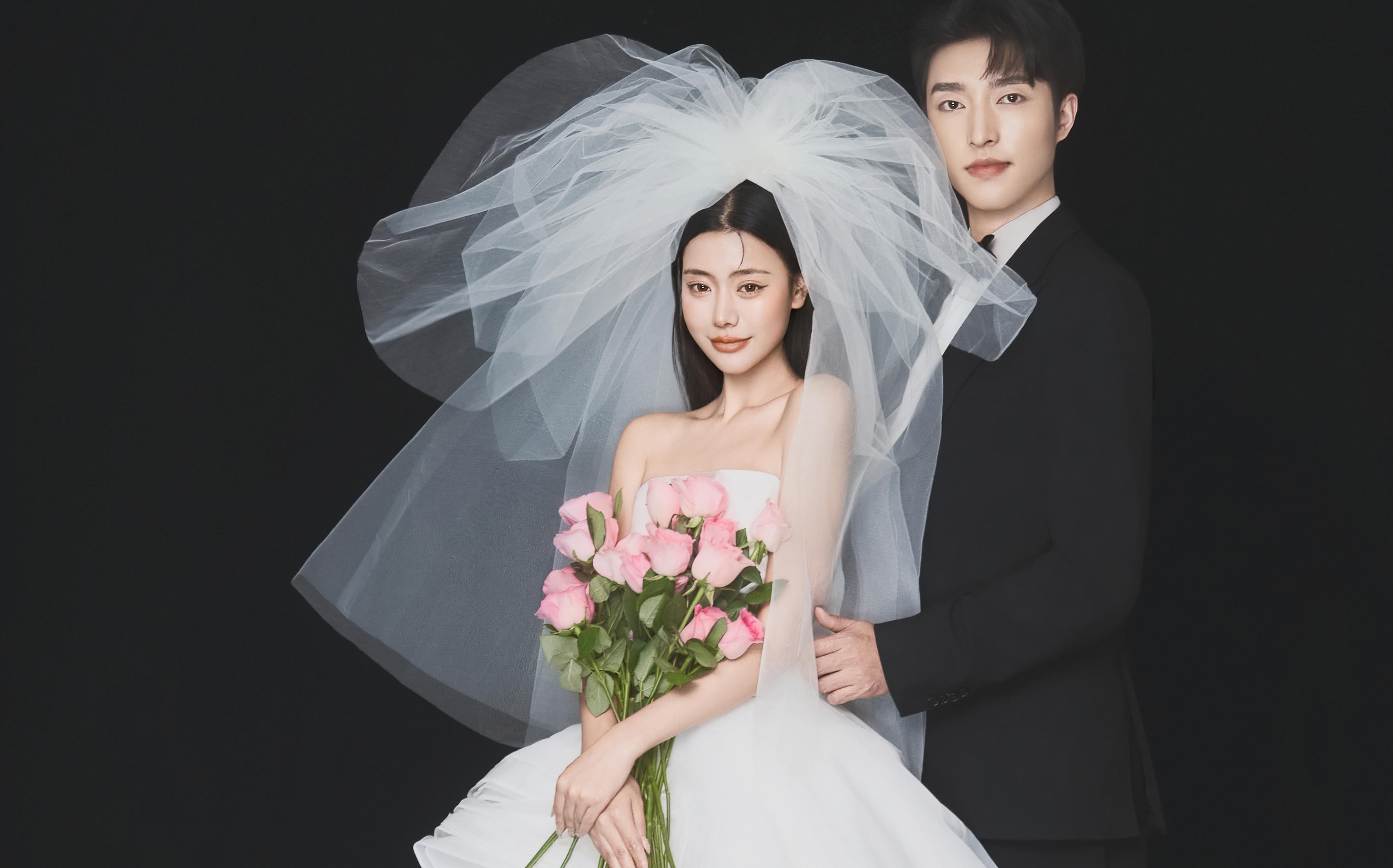 极简的终 极浪漫🖤黑底主纱婚纱照