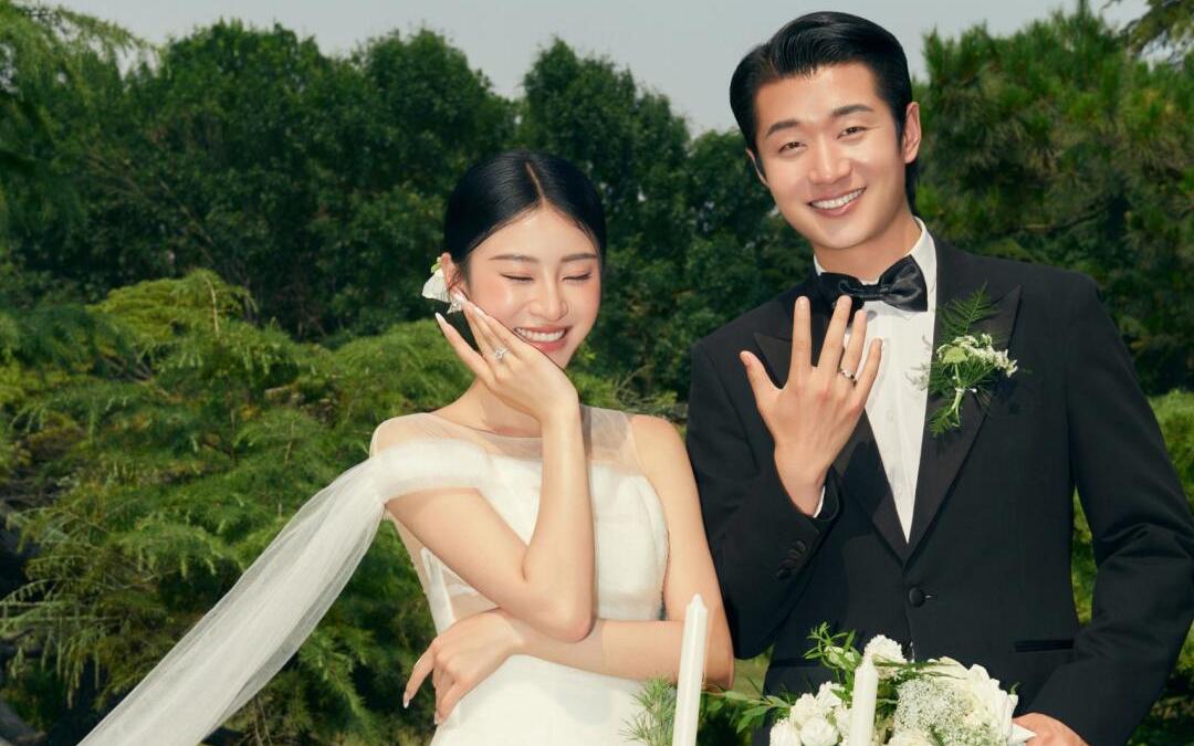 森系草坪婚纱照这样拍💍浪漫的求婚仪式感轻松拿捏