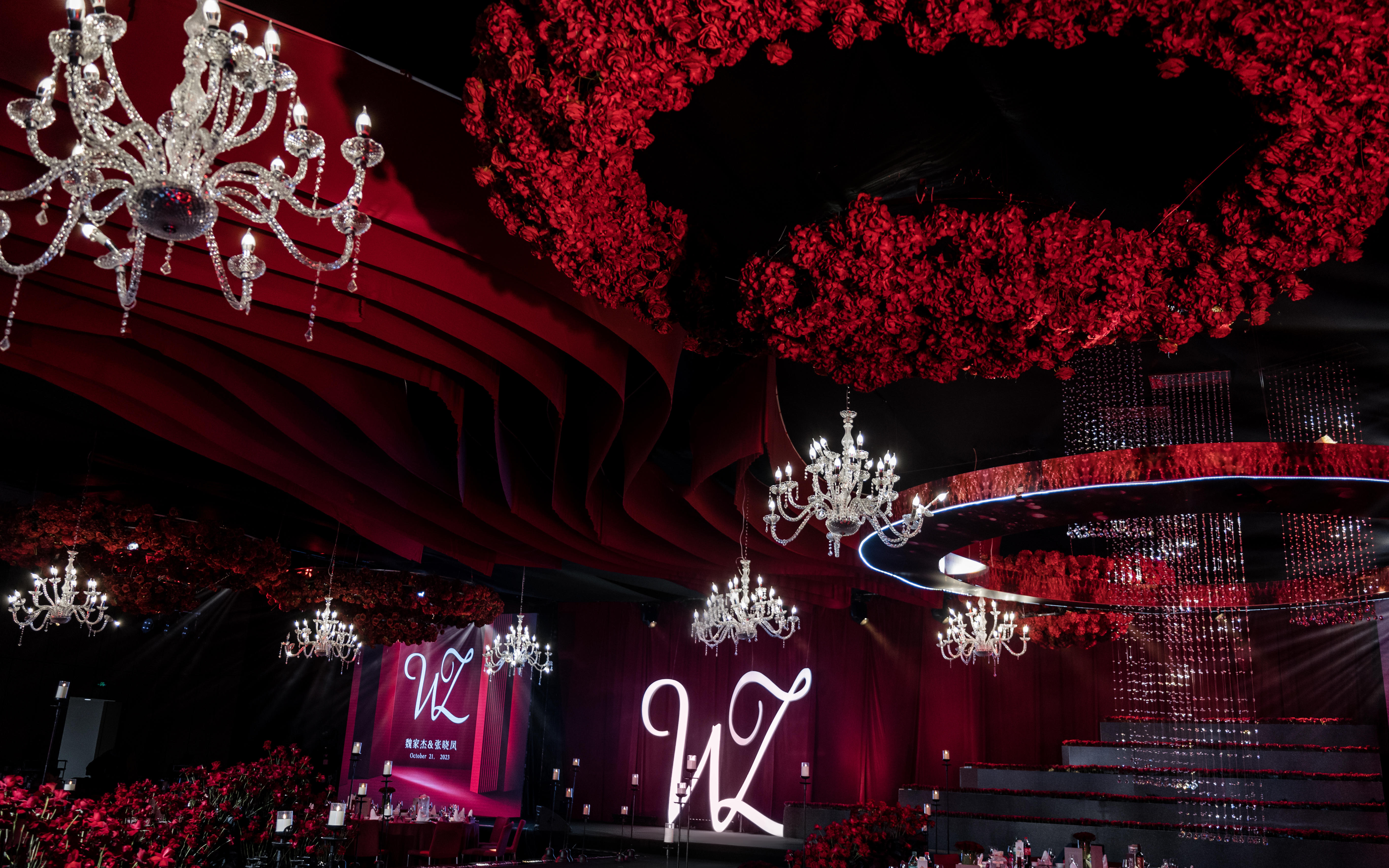 爱得炙热深沉，撞色系的浪漫