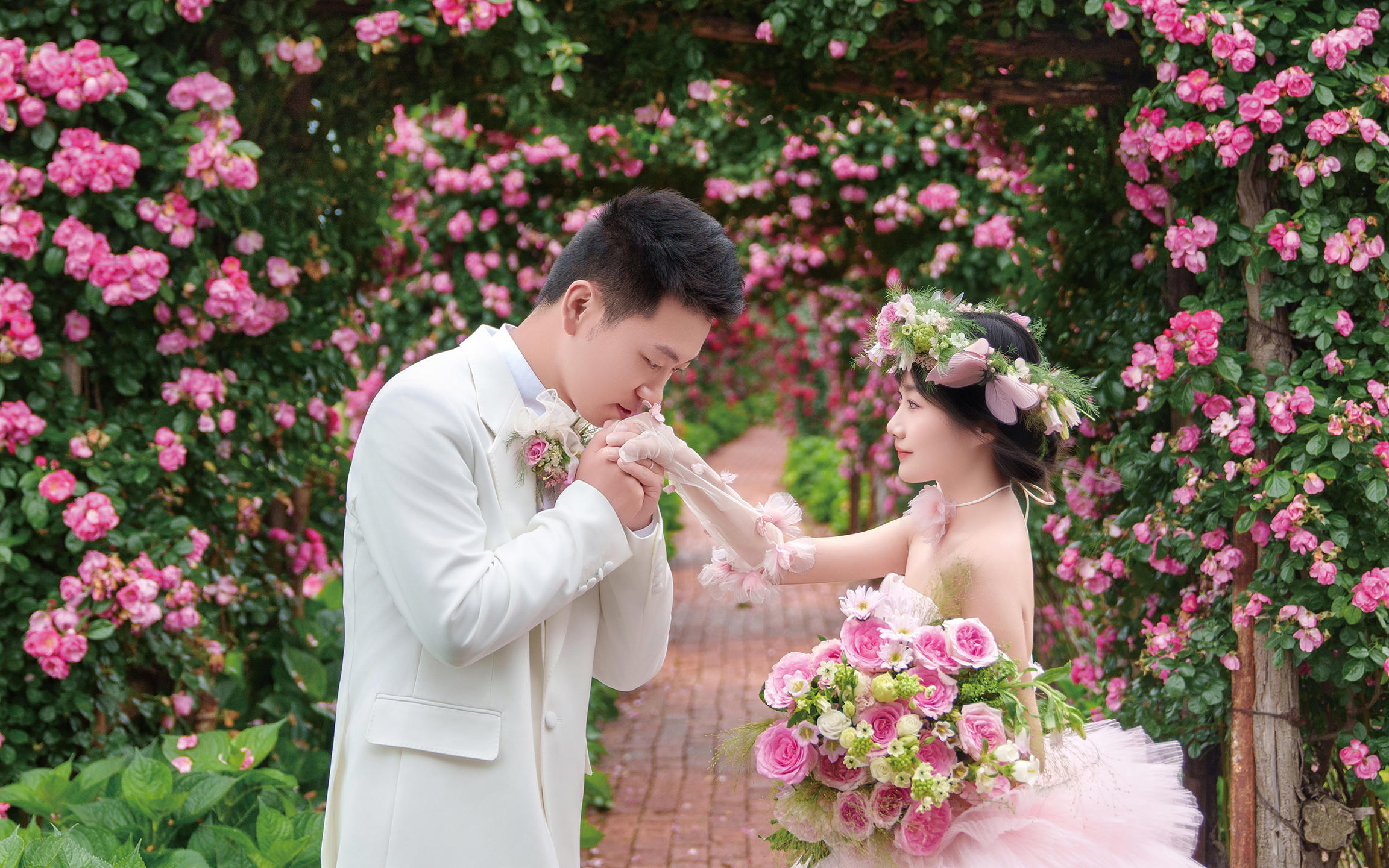 花海集体翘班｜跑来拍我们的婚纱照了