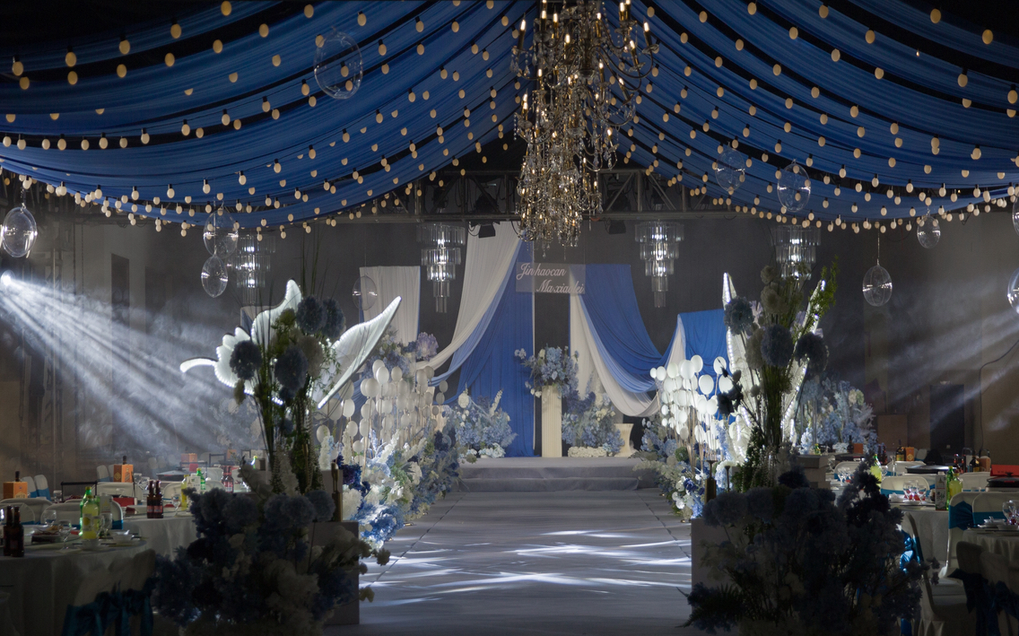 小眾藍色系吊頂布縵主題婚禮