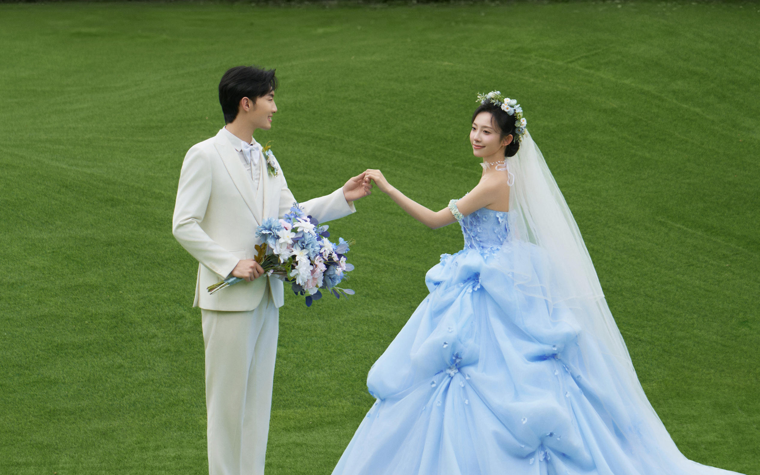 蓝雾梦境	与花神私奔2026最出圈婚纱照风格