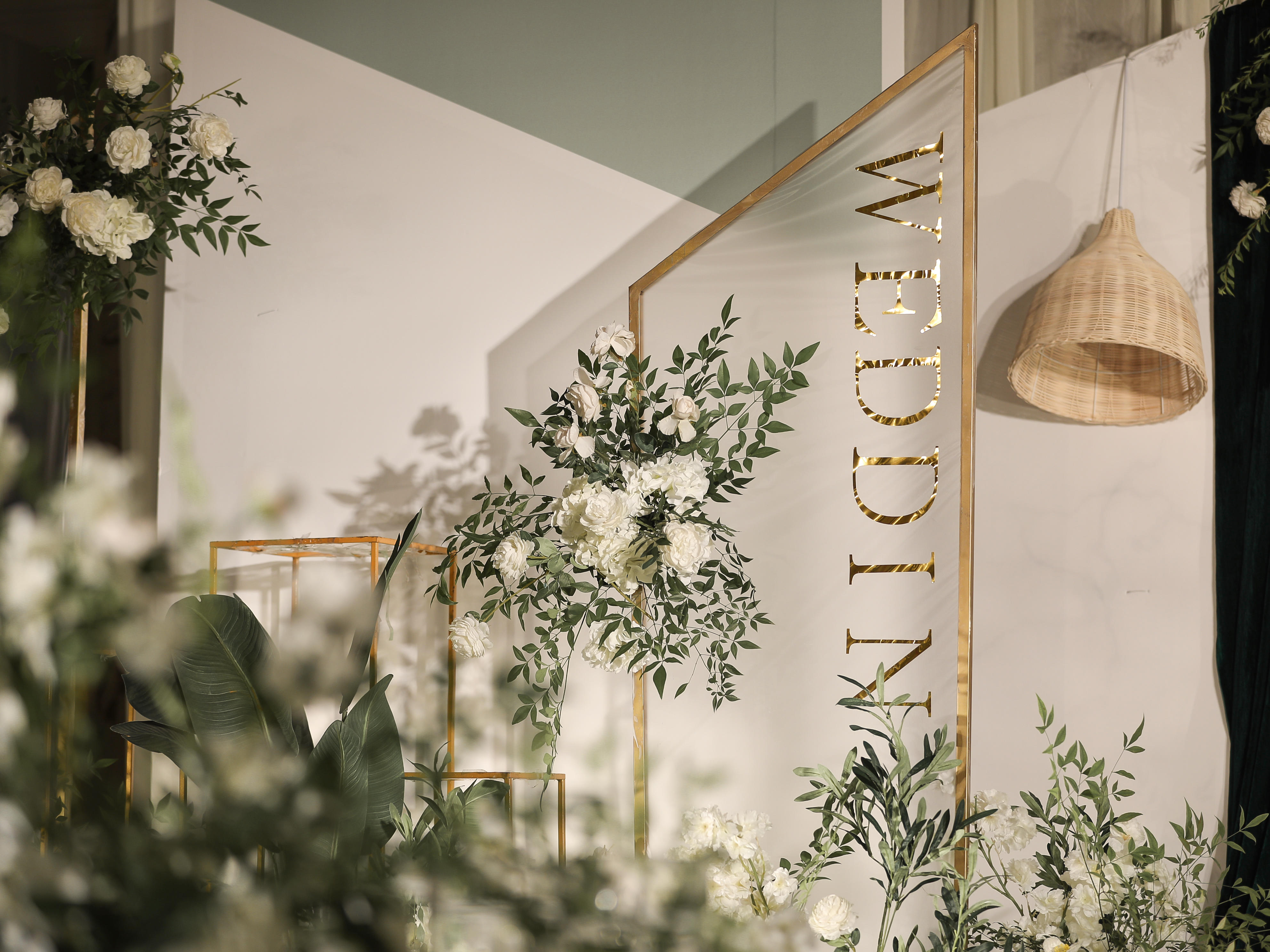 白绿色系简约室内大气婚礼小预算