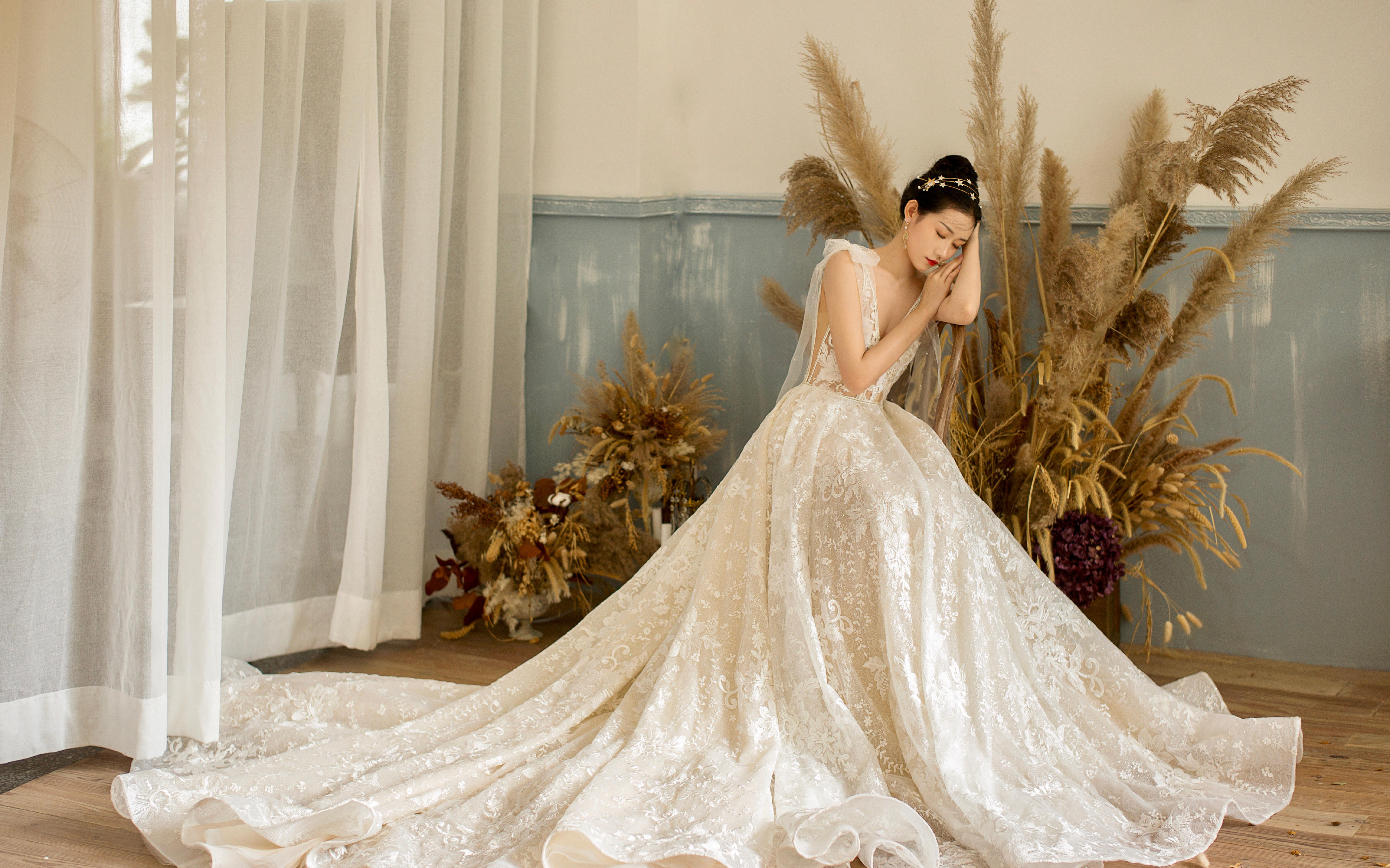 【店长热推】全场任选#婚纱7件套+跟妆+男士西服