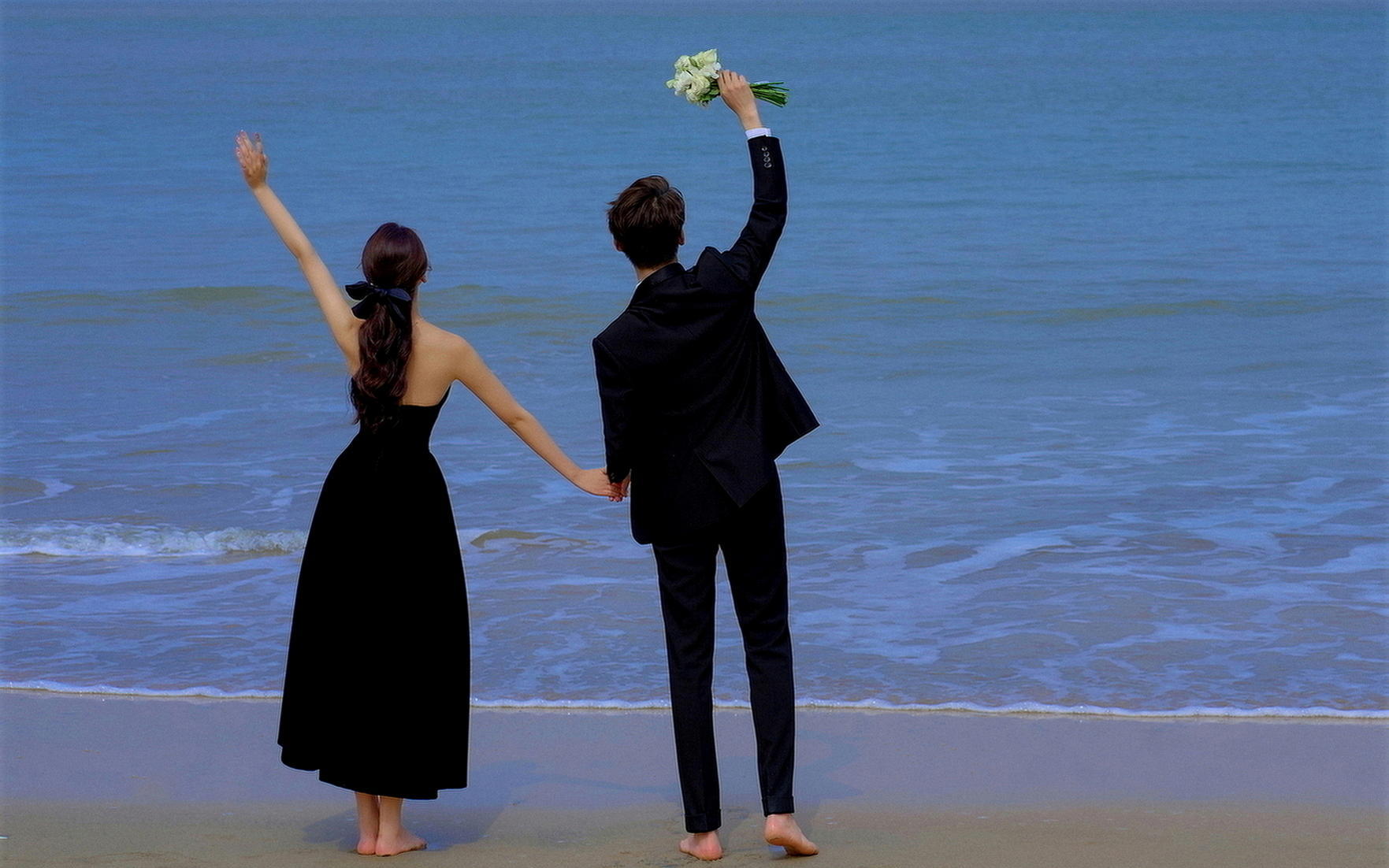 浪漫如约而至💖海边旅拍婚纱照美出圈