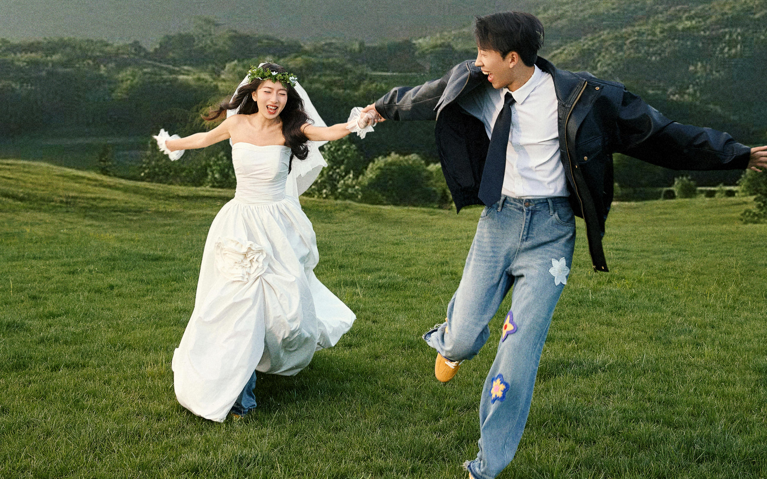生命力年轻感山顶草坪婚纱照