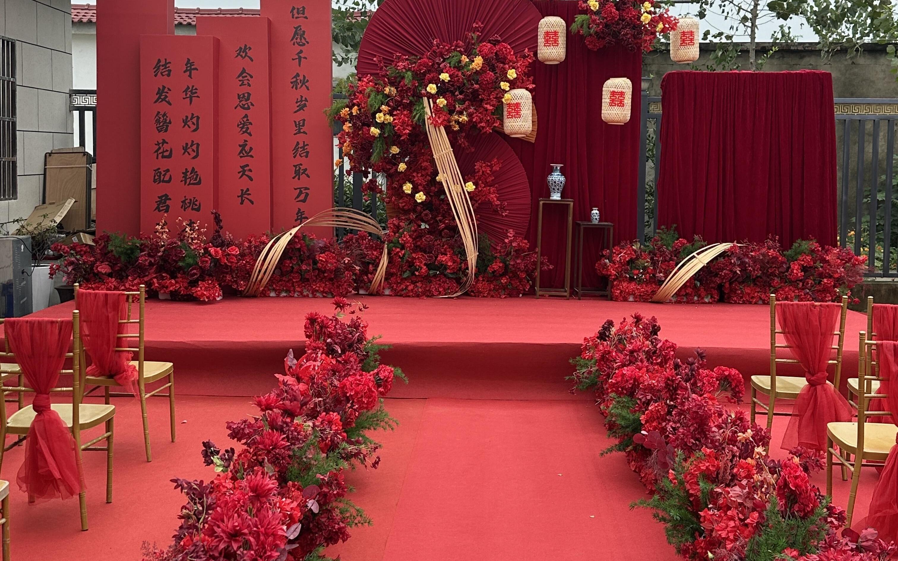 小而美的戶(hù)外婚禮也太美了吧