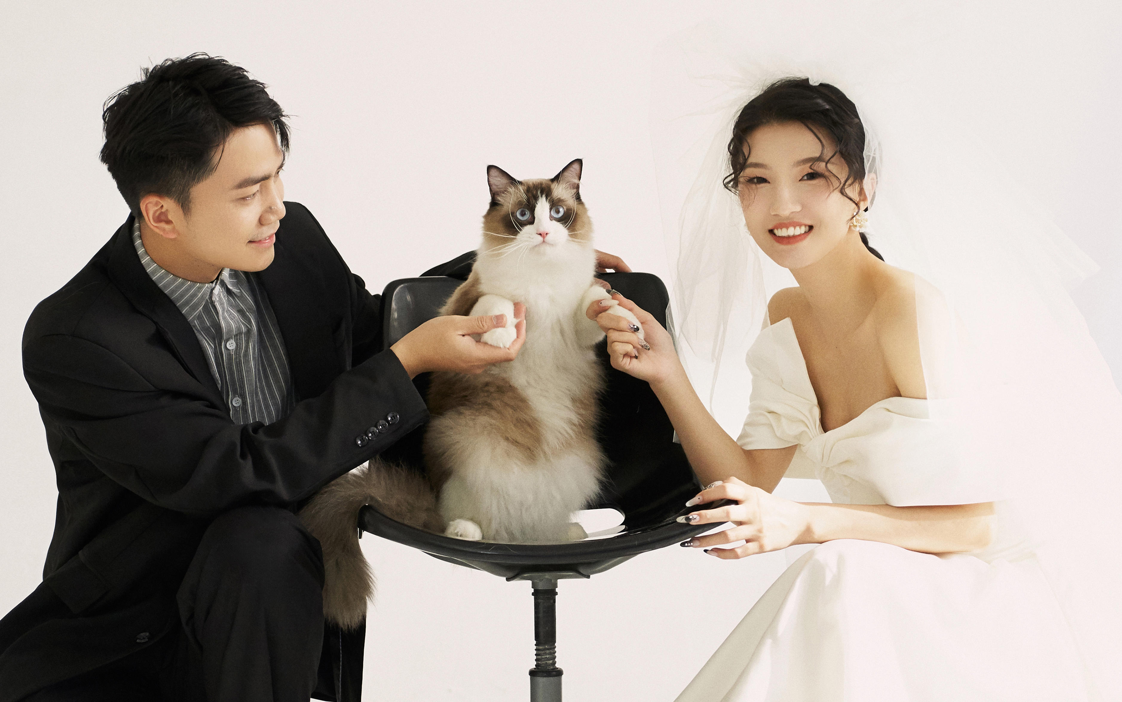 【施華洛攝影】拖家?guī)ж?超甜的室內(nèi)萌寵婚紗照