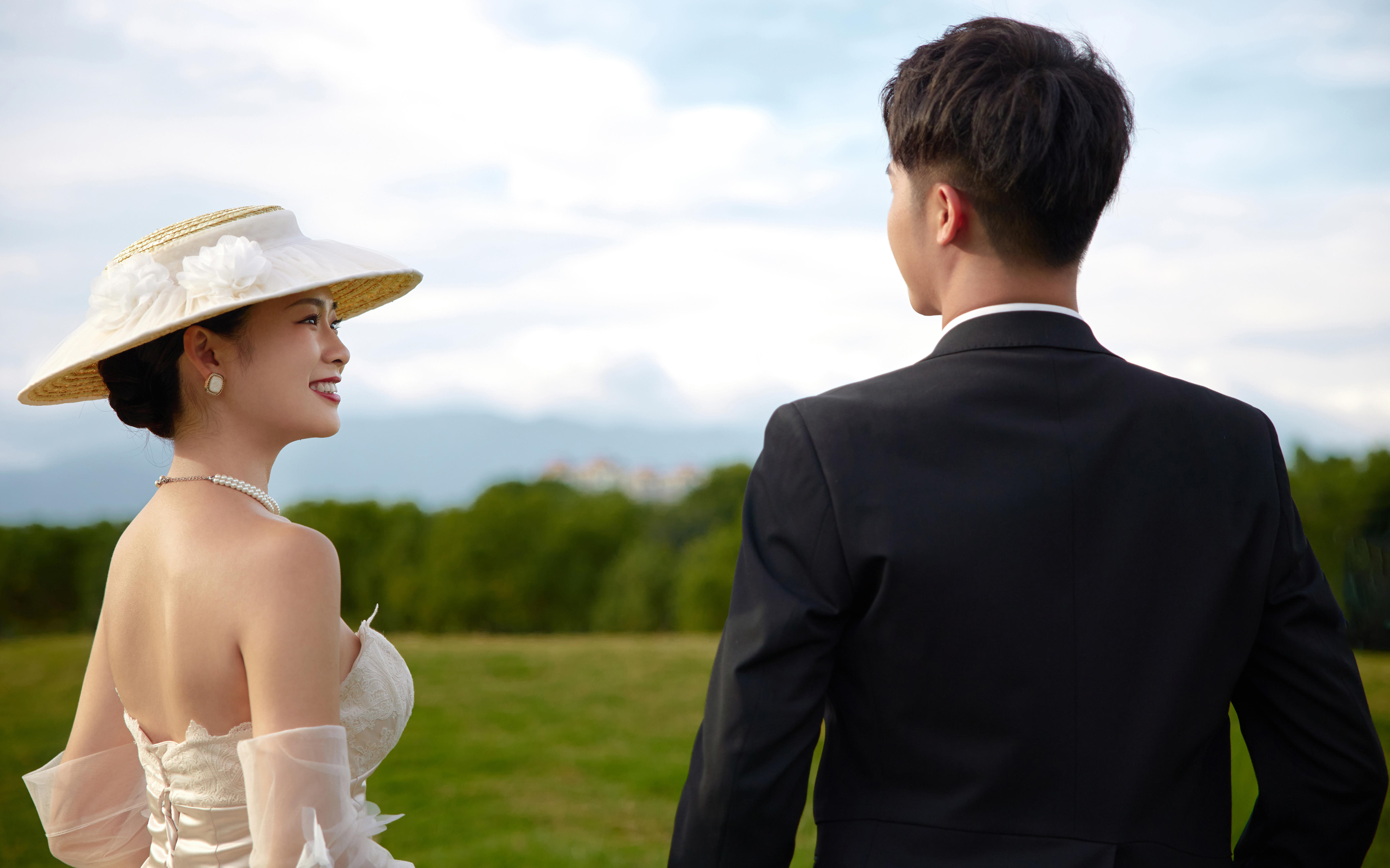 是自由的味道??生命力滿滿的草坪婚紗照！