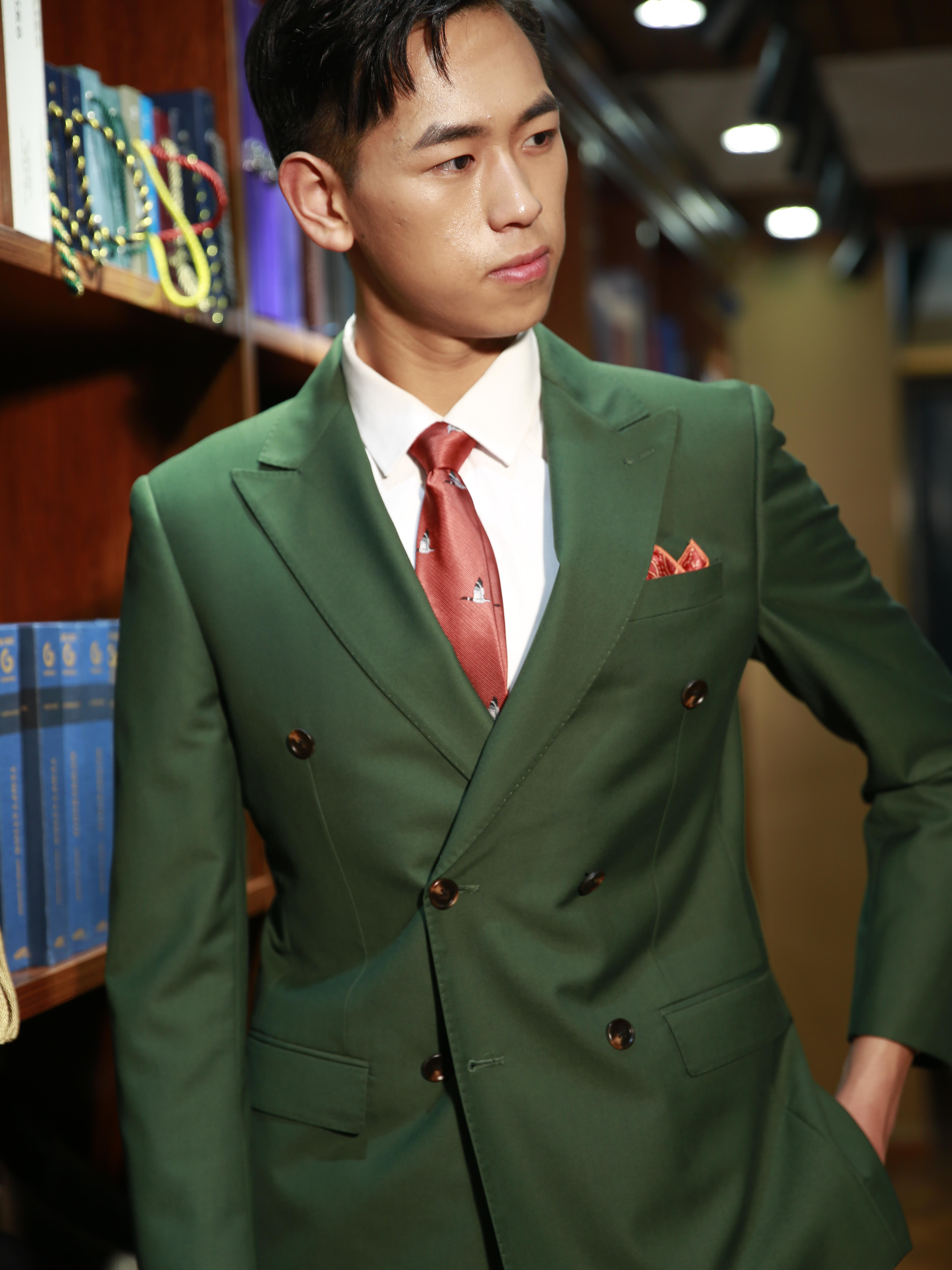 2020时装周复古双排扣纯绿色十件套