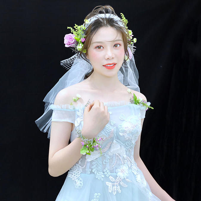 团购A区任选婚纱礼服三件＋伴娘服四＋妈妈装两件