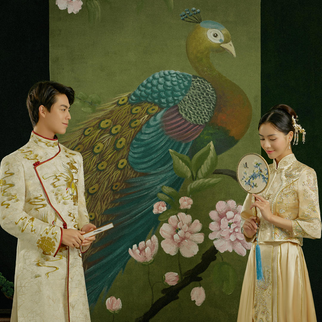 #越鸟于飞#新中式秀禾孔雀屏风婚纱照