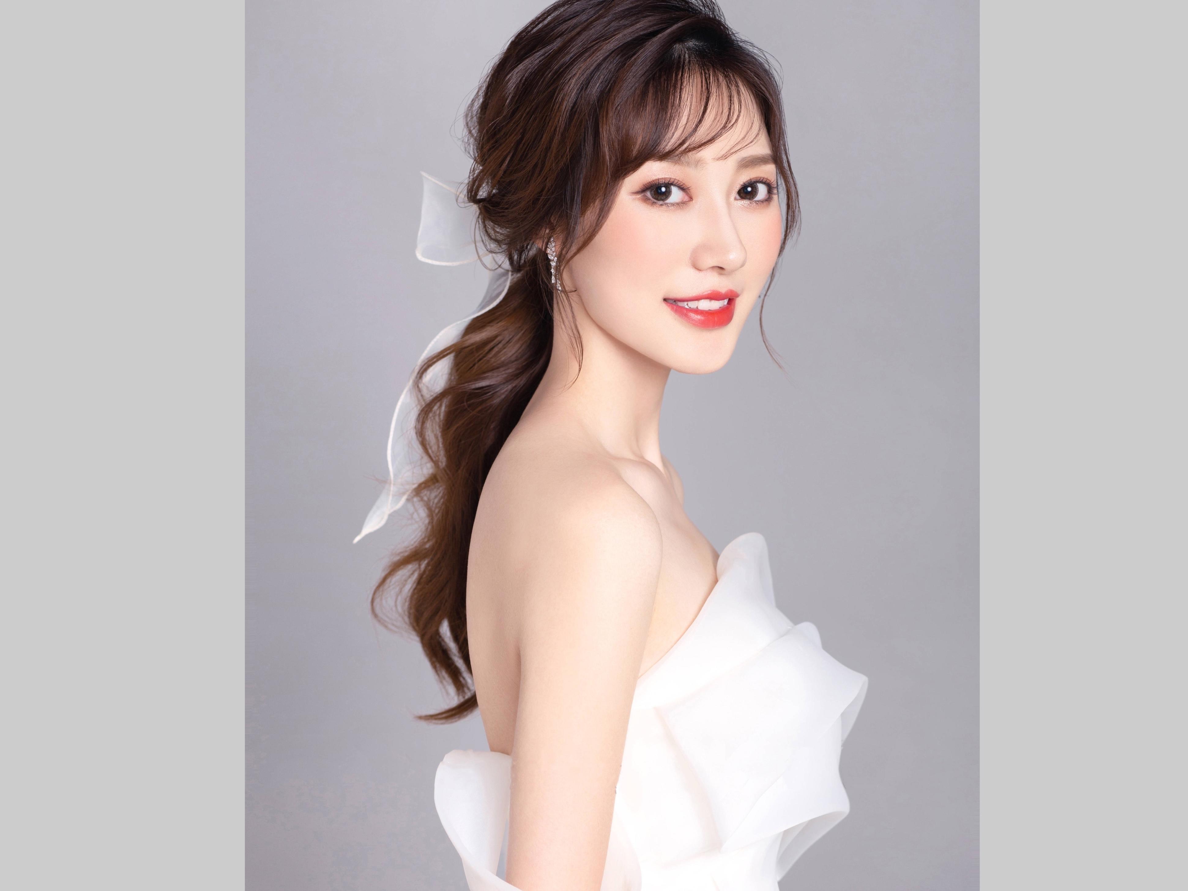 【爆超值特惠】高级化妆师全程跟妆3组造型+伴娘妆